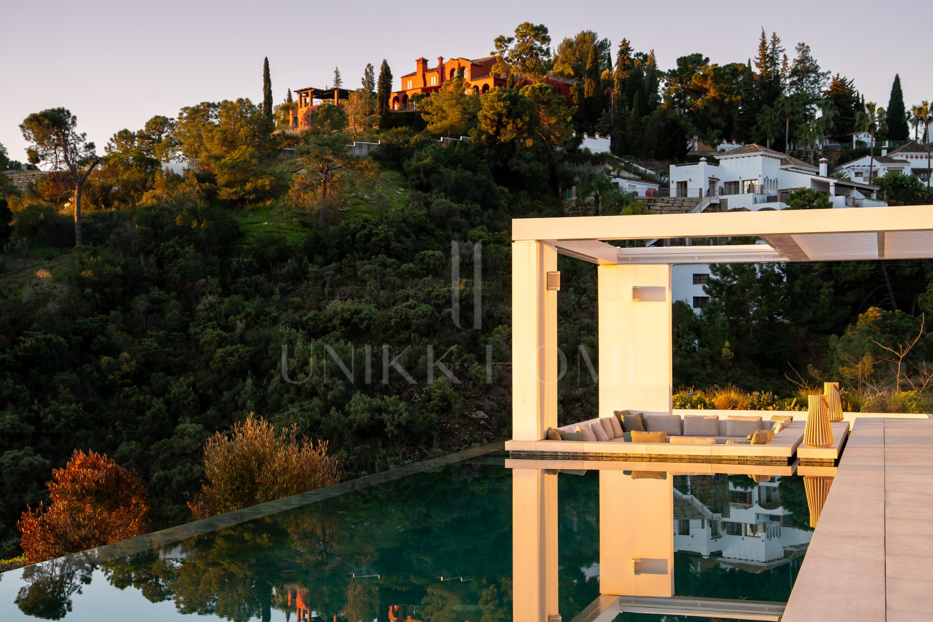 Casa De Canto is an exceptional seven-bedroom contemporary estate, in prestigious gated community of El Madroñal.