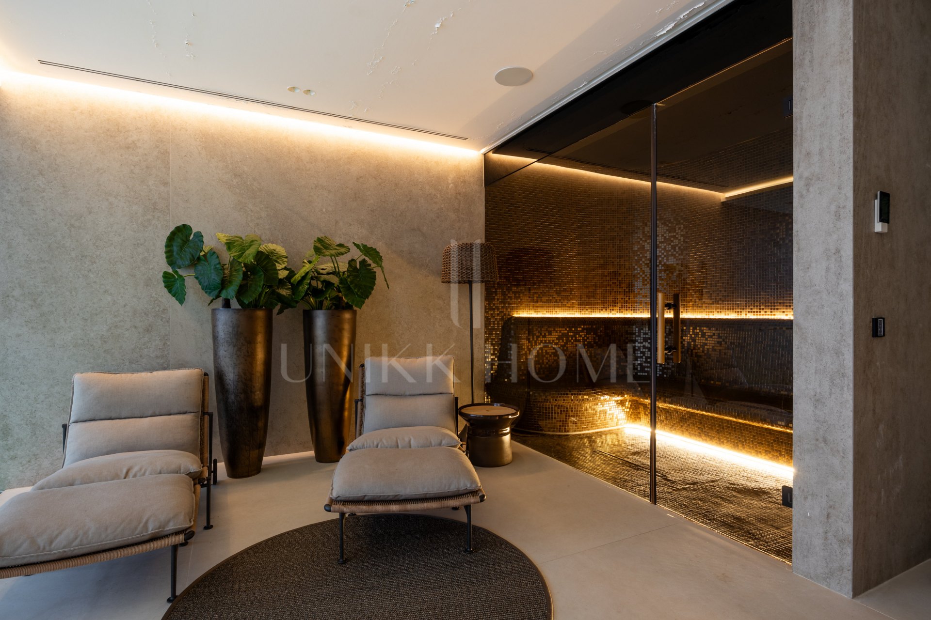 Casa De Canto is an exceptional seven-bedroom contemporary estate, in prestigious gated community of El Madroñal.