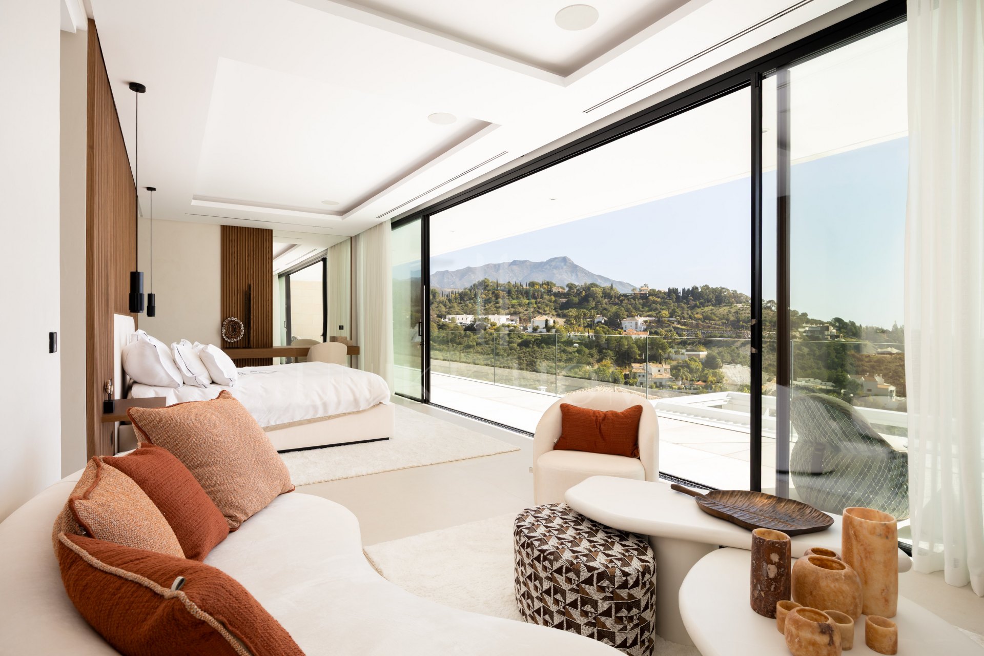 Casa De Canto is an exceptional seven-bedroom contemporary estate, in prestigious gated community of El Madroñal.