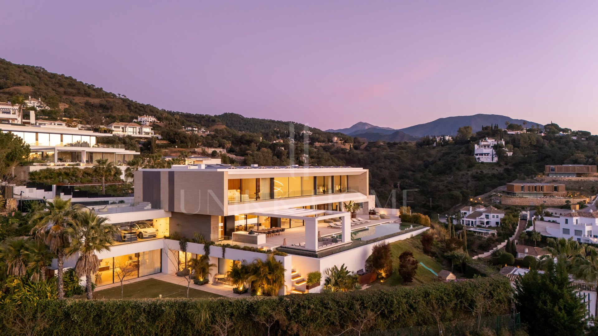 Casa De Canto is an exceptional seven-bedroom contemporary estate, in prestigious gated community of El Madroñal.