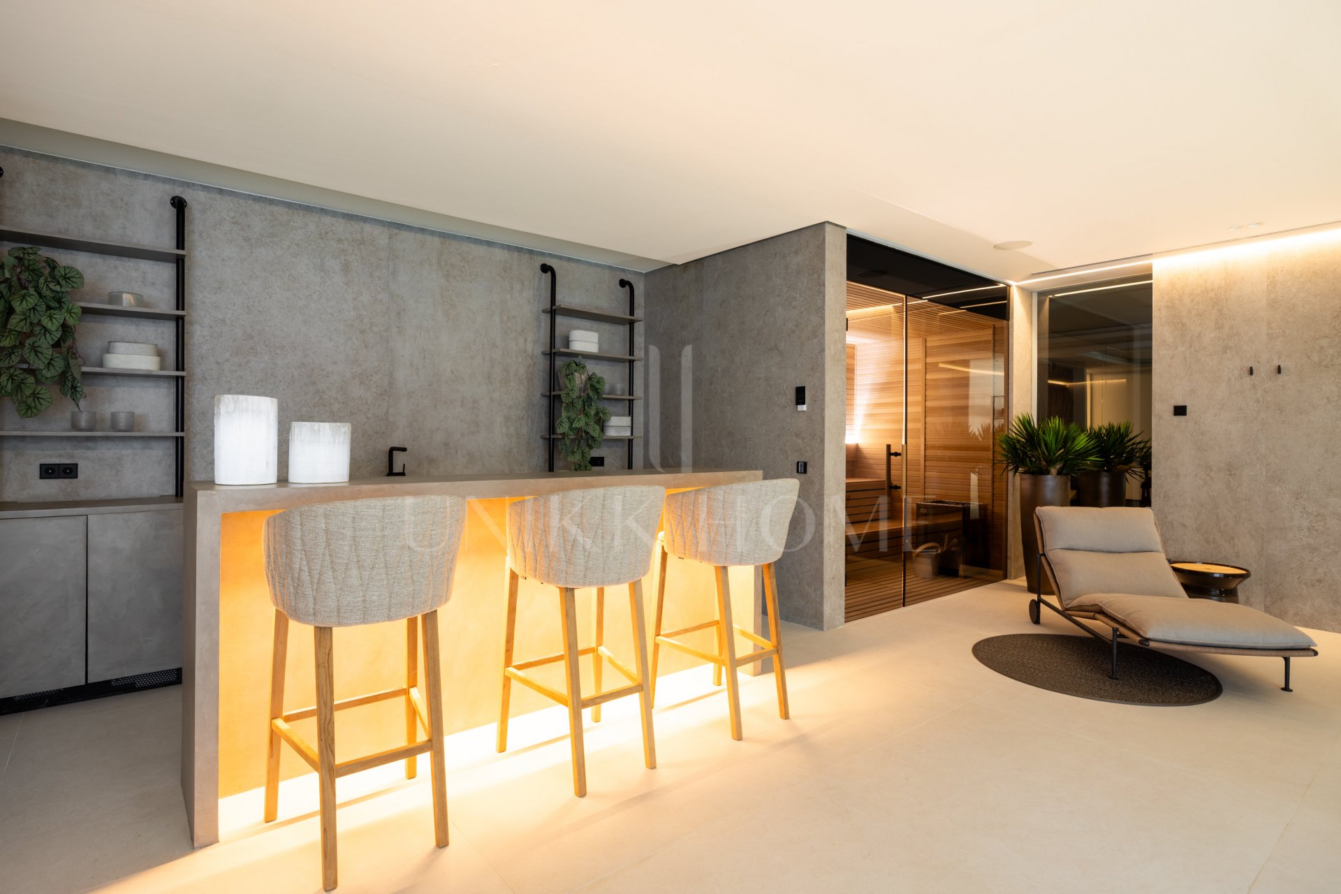 Casa De Canto is an exceptional seven-bedroom contemporary estate, in prestigious gated community of El Madroñal.