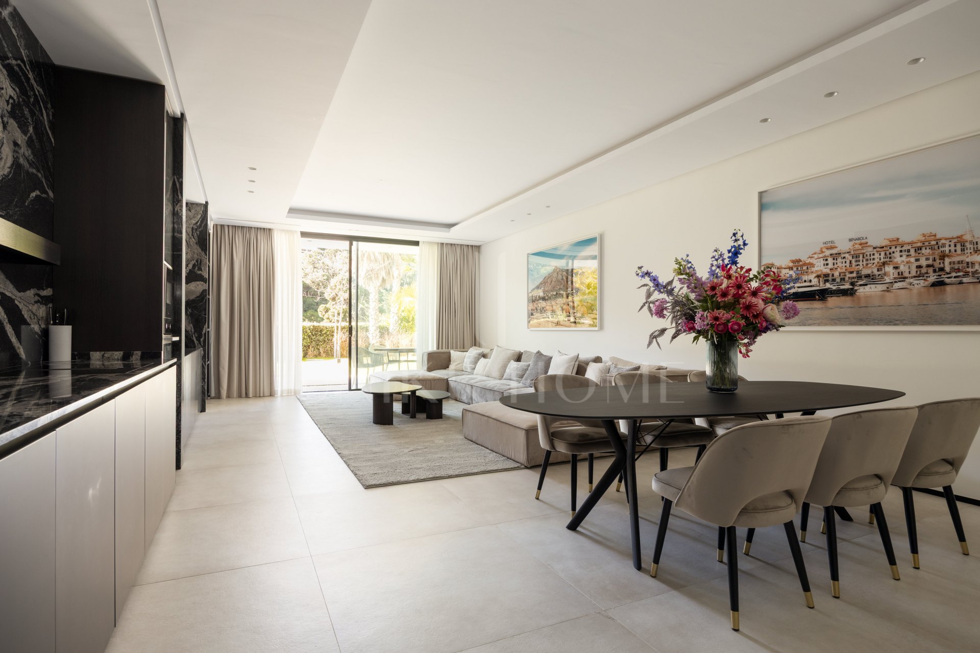 Casa De Canto is an exceptional seven-bedroom contemporary estate, in prestigious gated community of El Madroñal.