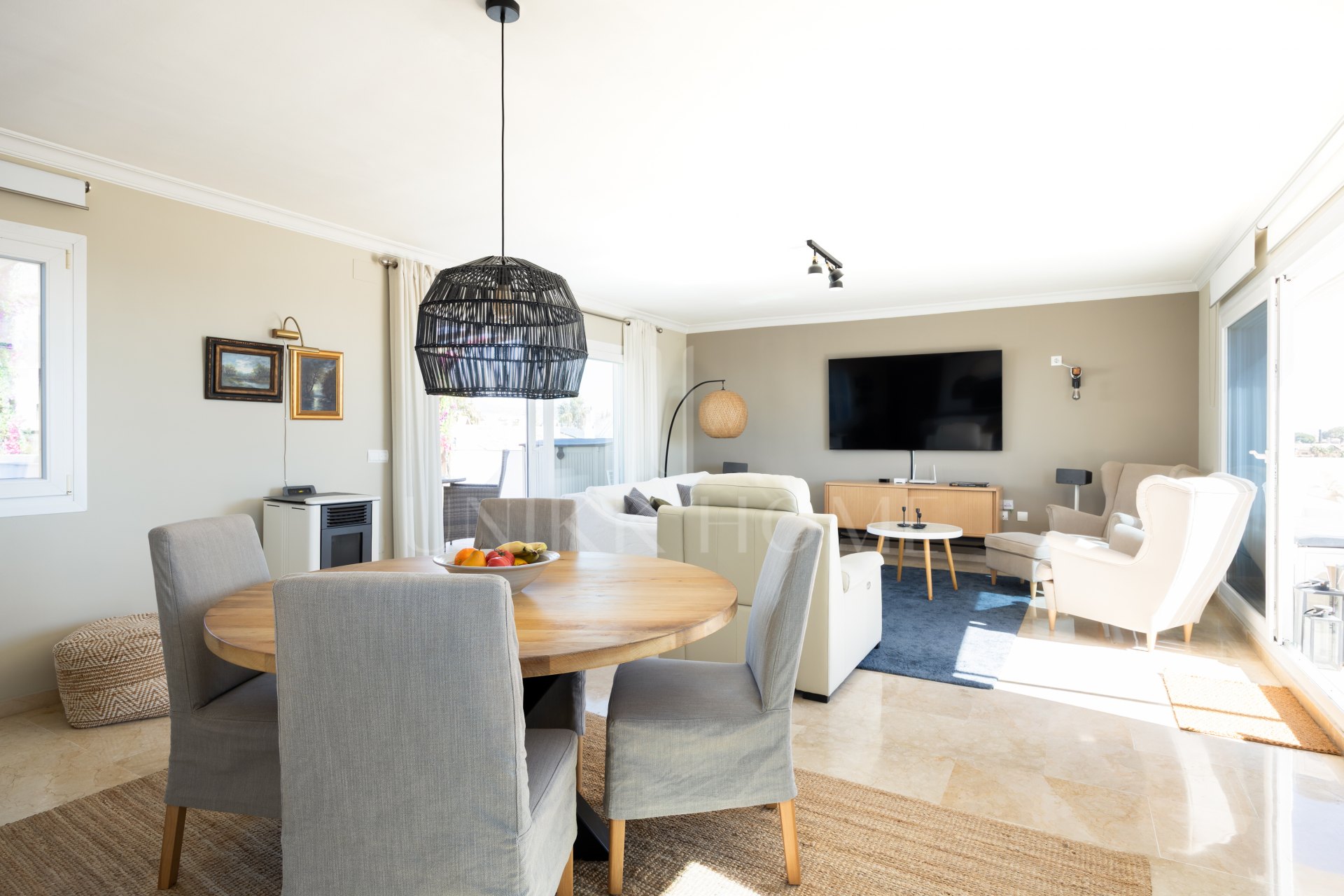 Renovated two-bedroom penthouse in El Paraíso featuring dual terraces, panoramic Mediterranean and La Concha views, luxury finishes, and a prime locations