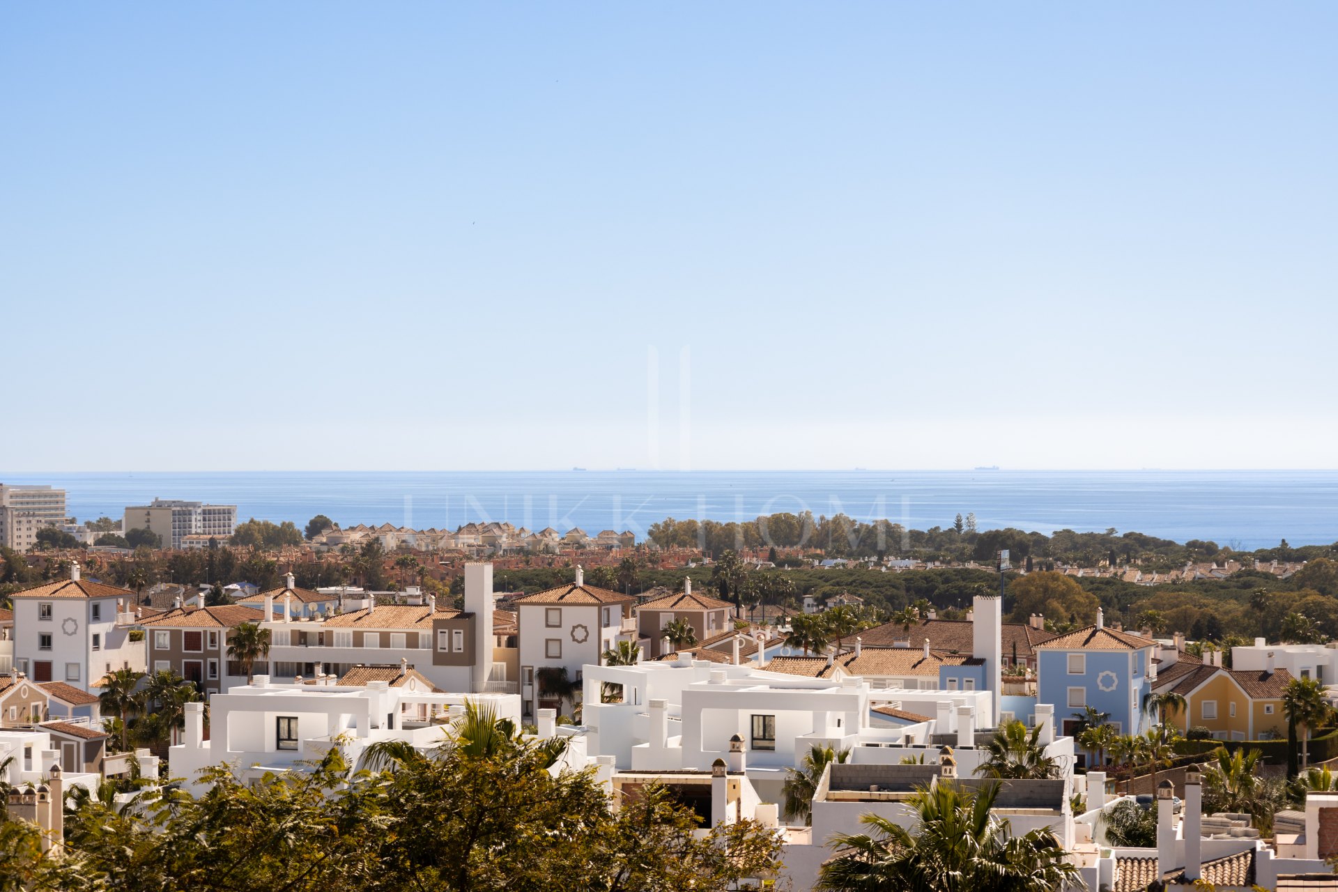 Renovated two-bedroom penthouse in El Paraíso featuring dual terraces, panoramic Mediterranean and La Concha views, luxury finishes, and a prime locations