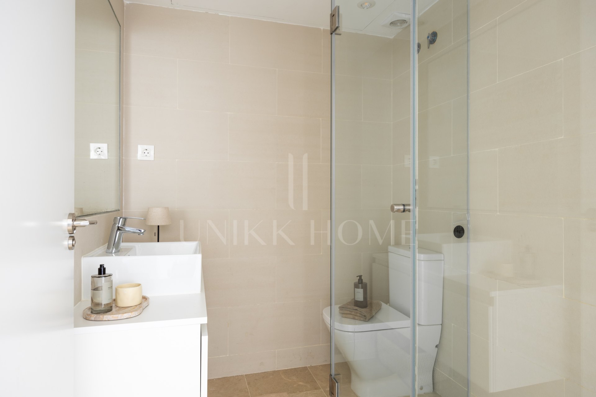 Luxury 3-Bedroom Penthouse with Panoramic Sea Views in El Paraiso