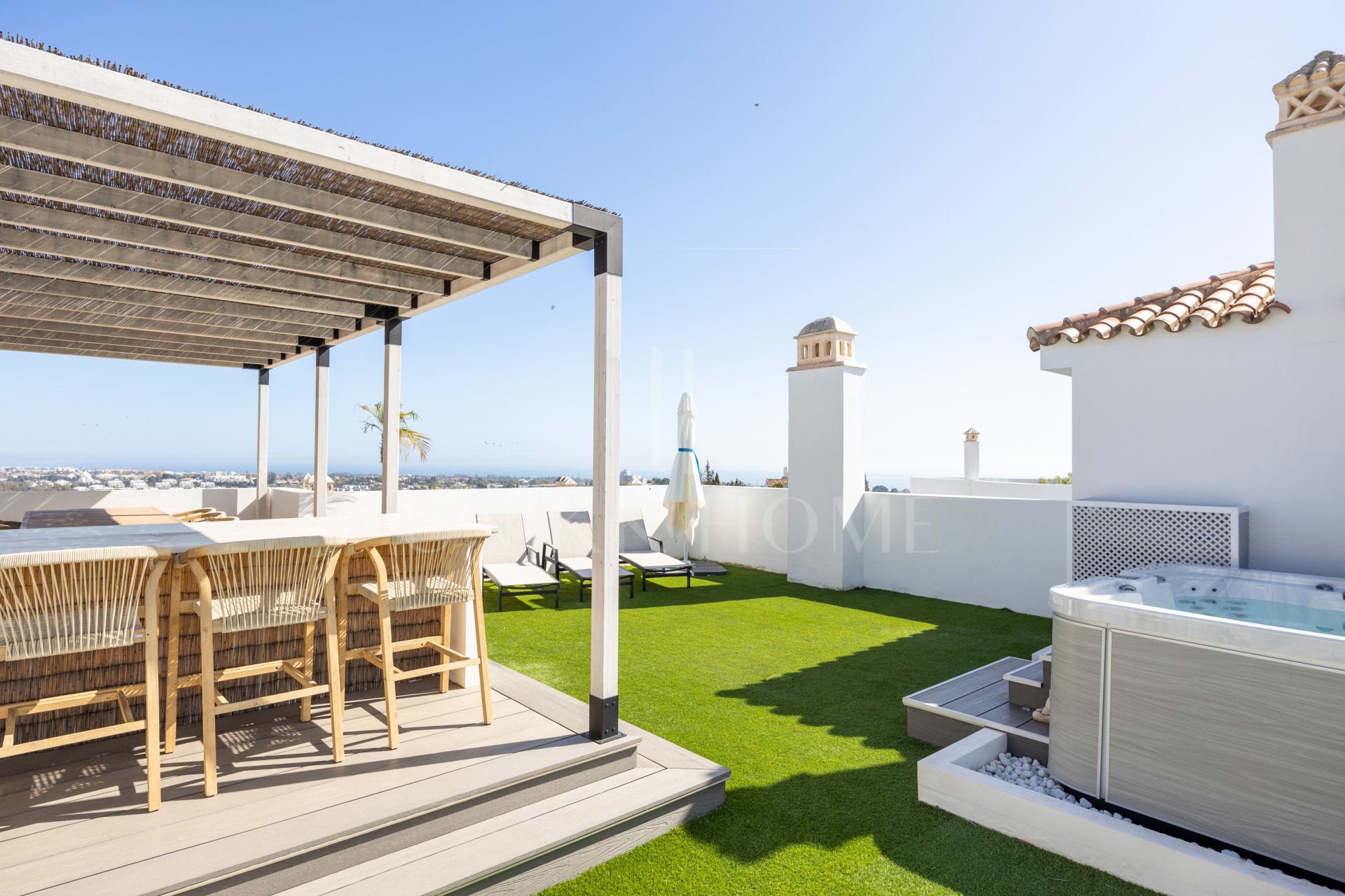 Luxury 3-Bedroom Penthouse with Panoramic Sea Views in El Paraiso