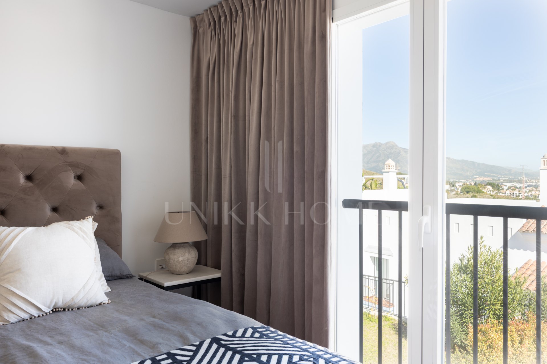 Luxury 3-Bedroom Penthouse with Panoramic Sea Views in El Paraiso