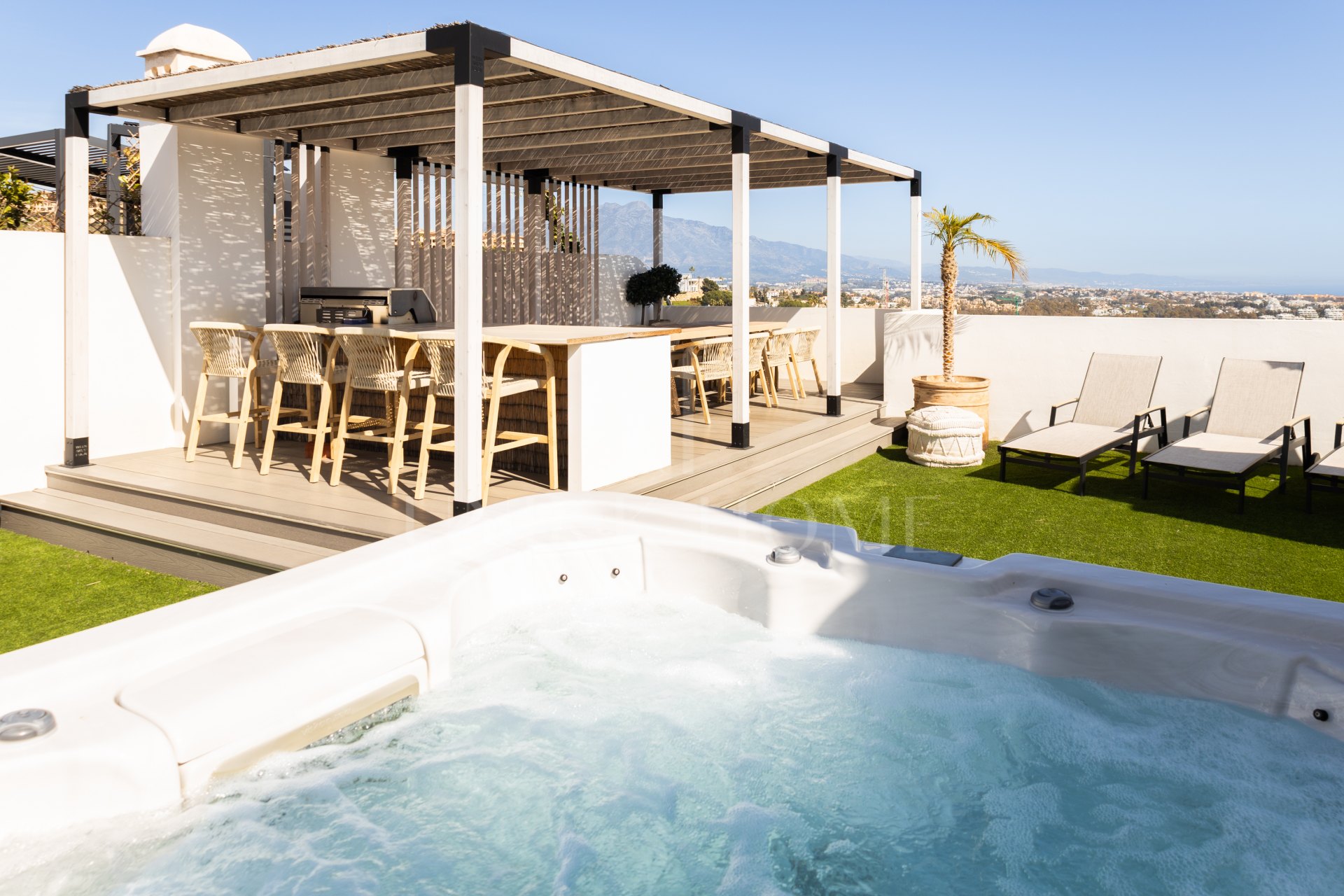 Luxury 3-Bedroom Penthouse with Panoramic Sea Views in El Paraiso