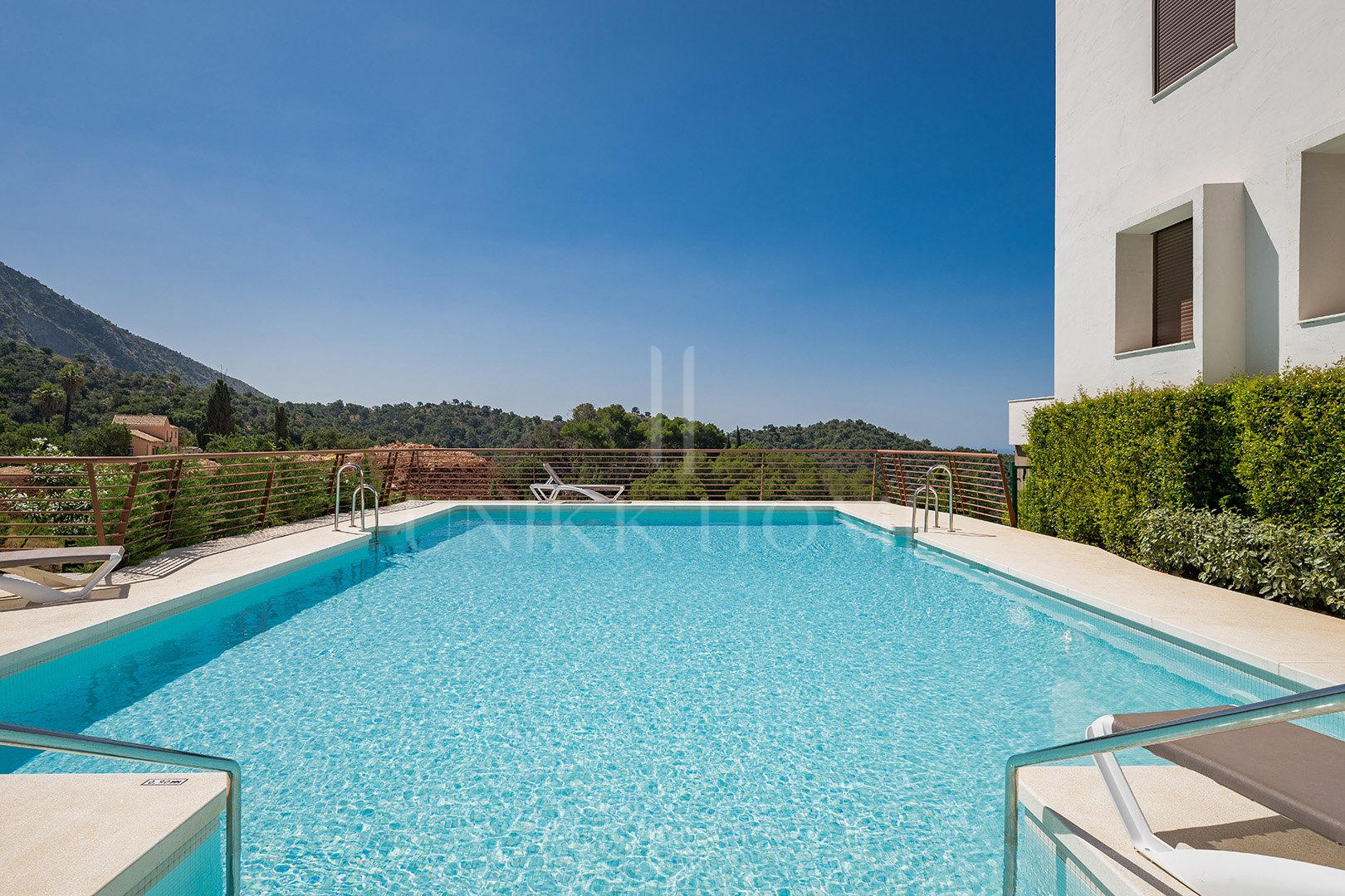 Modern Apartment with Stunning Views and Rooftop Solarium in Cerros del Lago