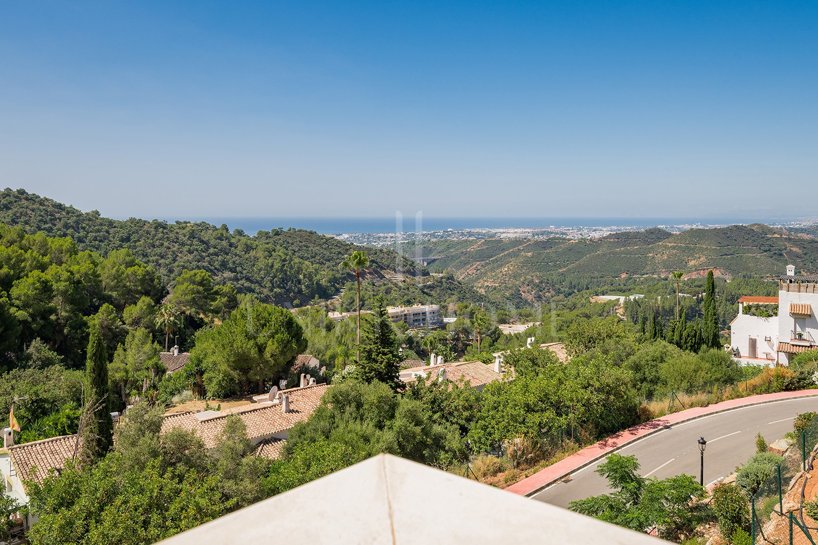 Modern Apartment with Stunning Views and Rooftop Solarium in Cerros del Lago