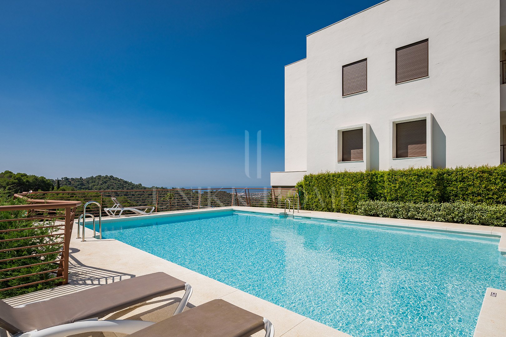 Modern Apartment with Stunning Views and Rooftop Solarium in Cerros del Lago