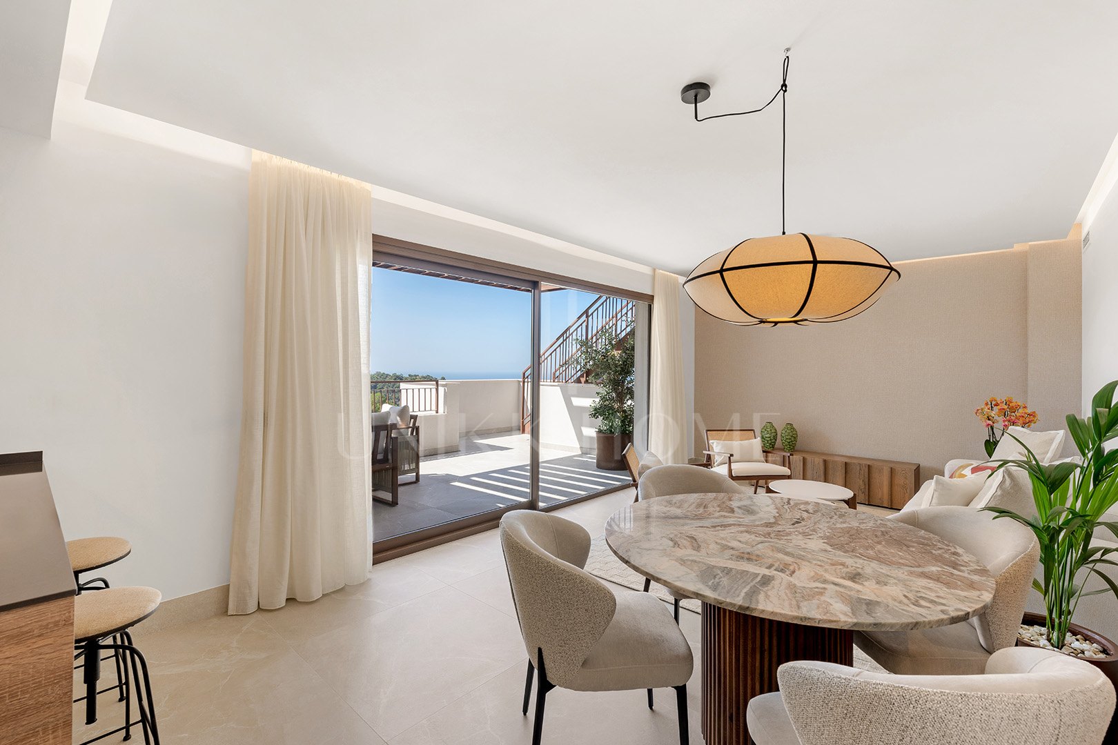 Modern Apartment with Stunning Views and Rooftop Solarium in Cerros del Lago