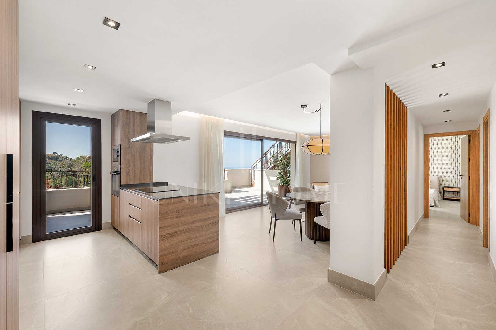 Modern Apartment with Stunning Views and Rooftop Solarium in Cerros del Lago