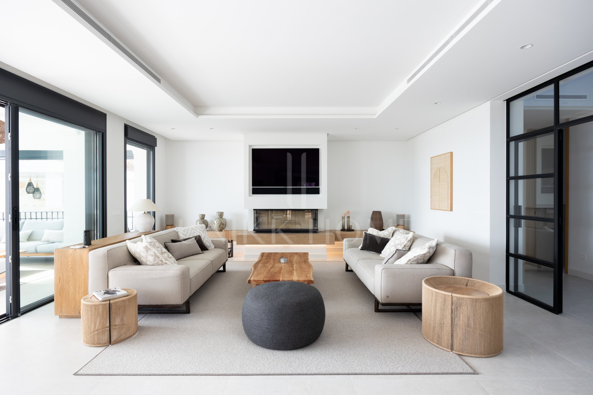 Exquisite Modern Andalusian Masterpiece with Panoramic Sea Views – Los Flamingos, Benahavís