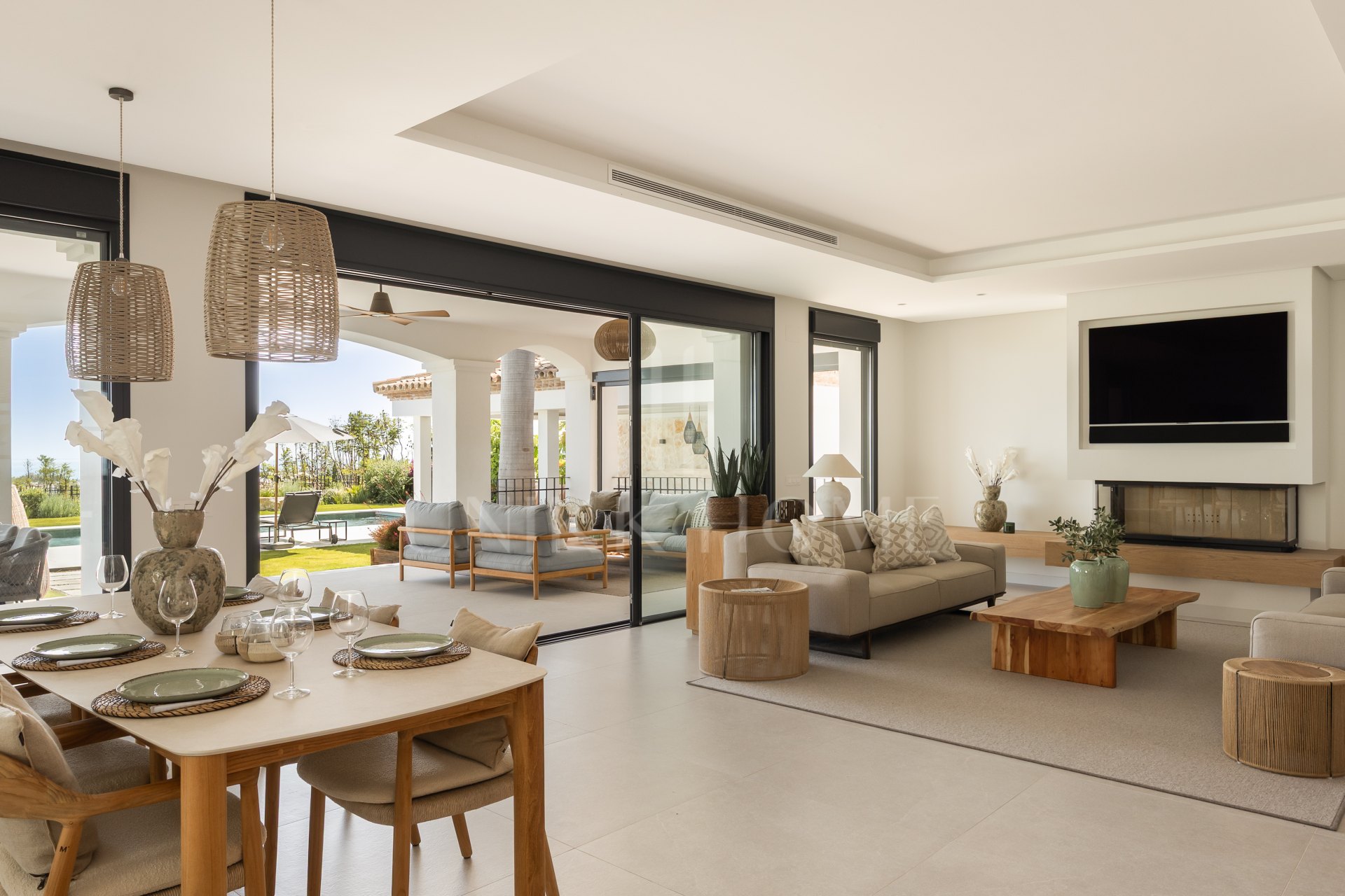 Exquisite Modern Andalusian Masterpiece with Panoramic Sea Views – Los Flamingos, Benahavís