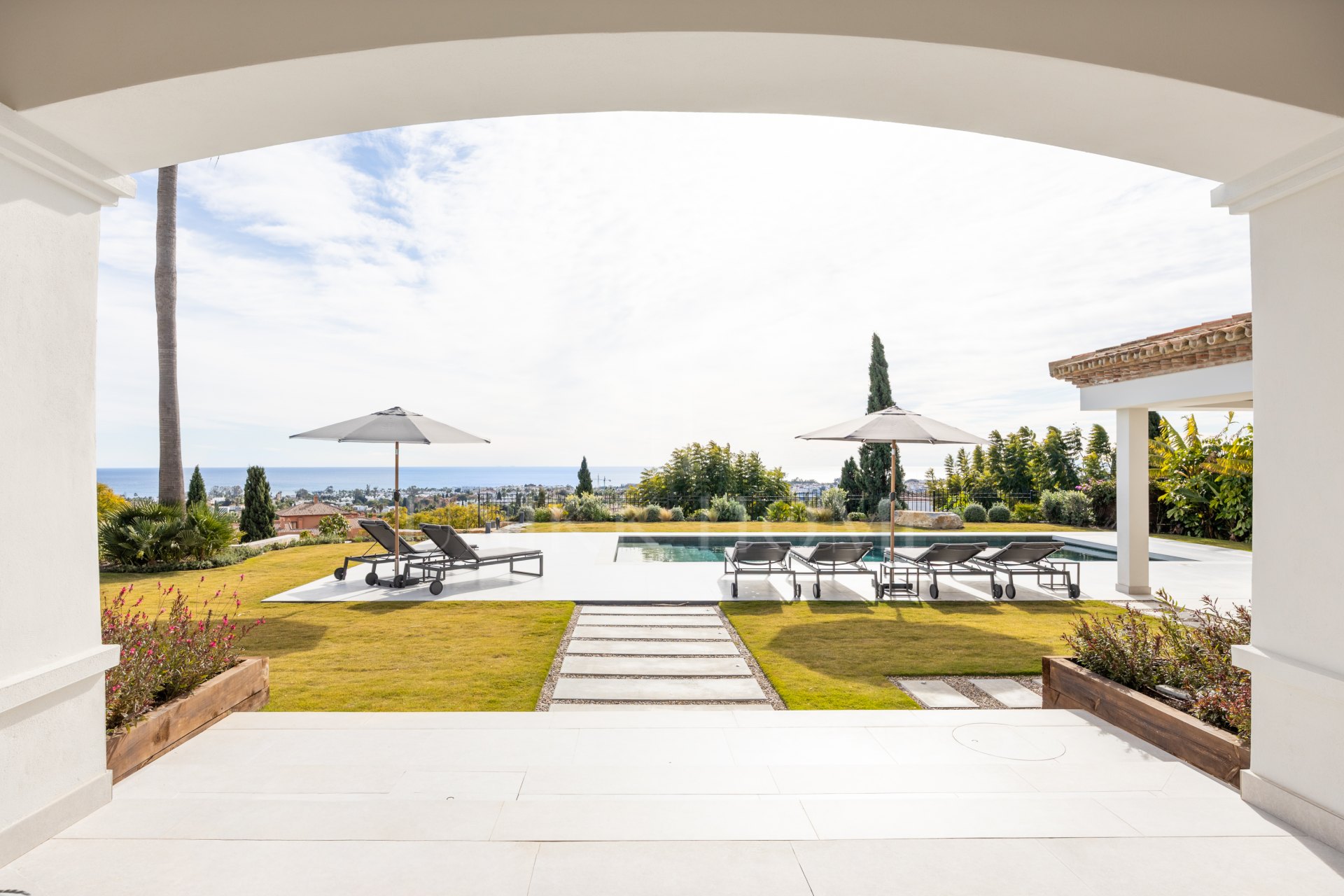 Exquisite Modern Andalusian Masterpiece with Panoramic Sea Views – Los Flamingos, Benahavís