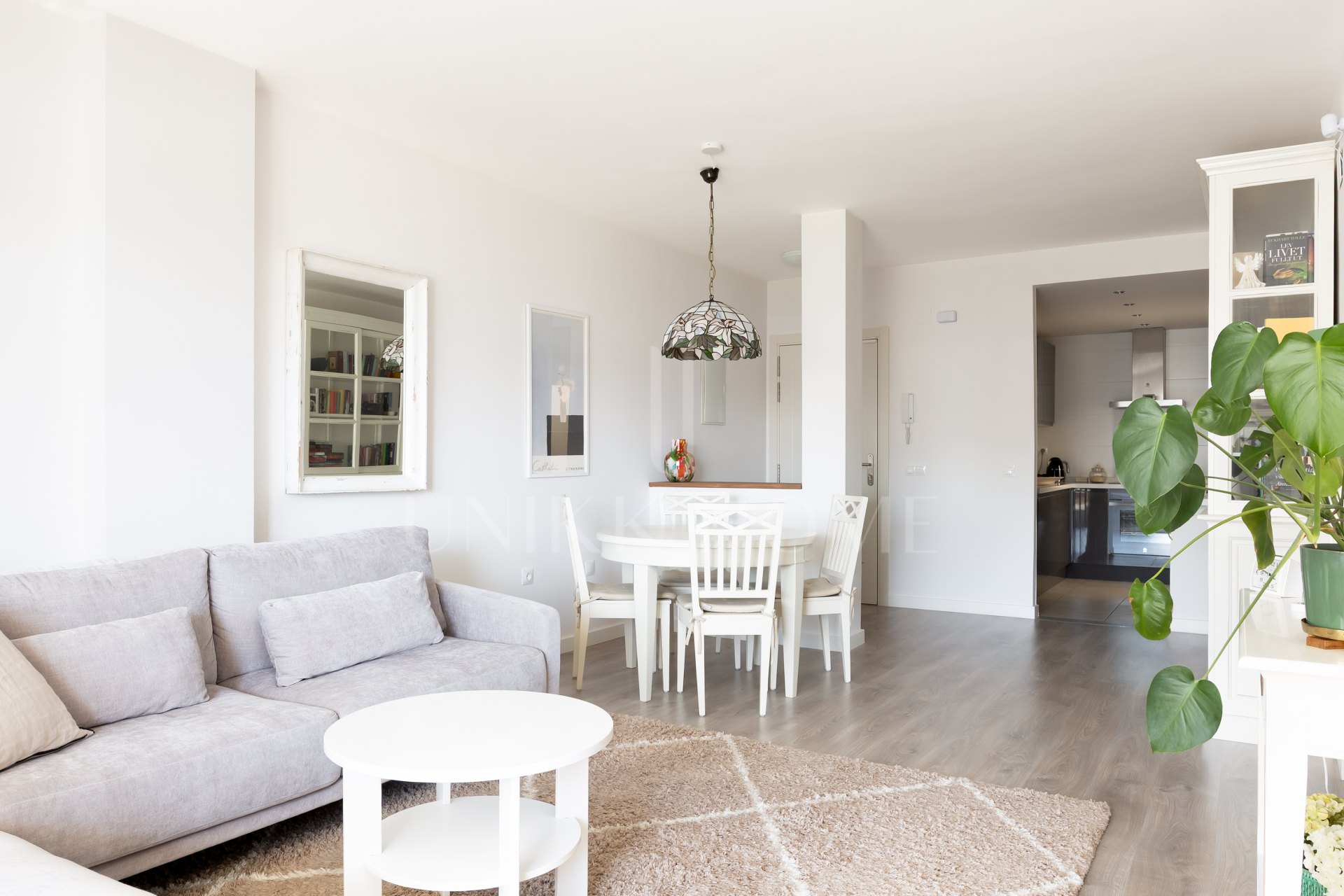 Apartamento de 3 Dormitorios Orientado al Oeste en la Tercera Planta de Albatros VII