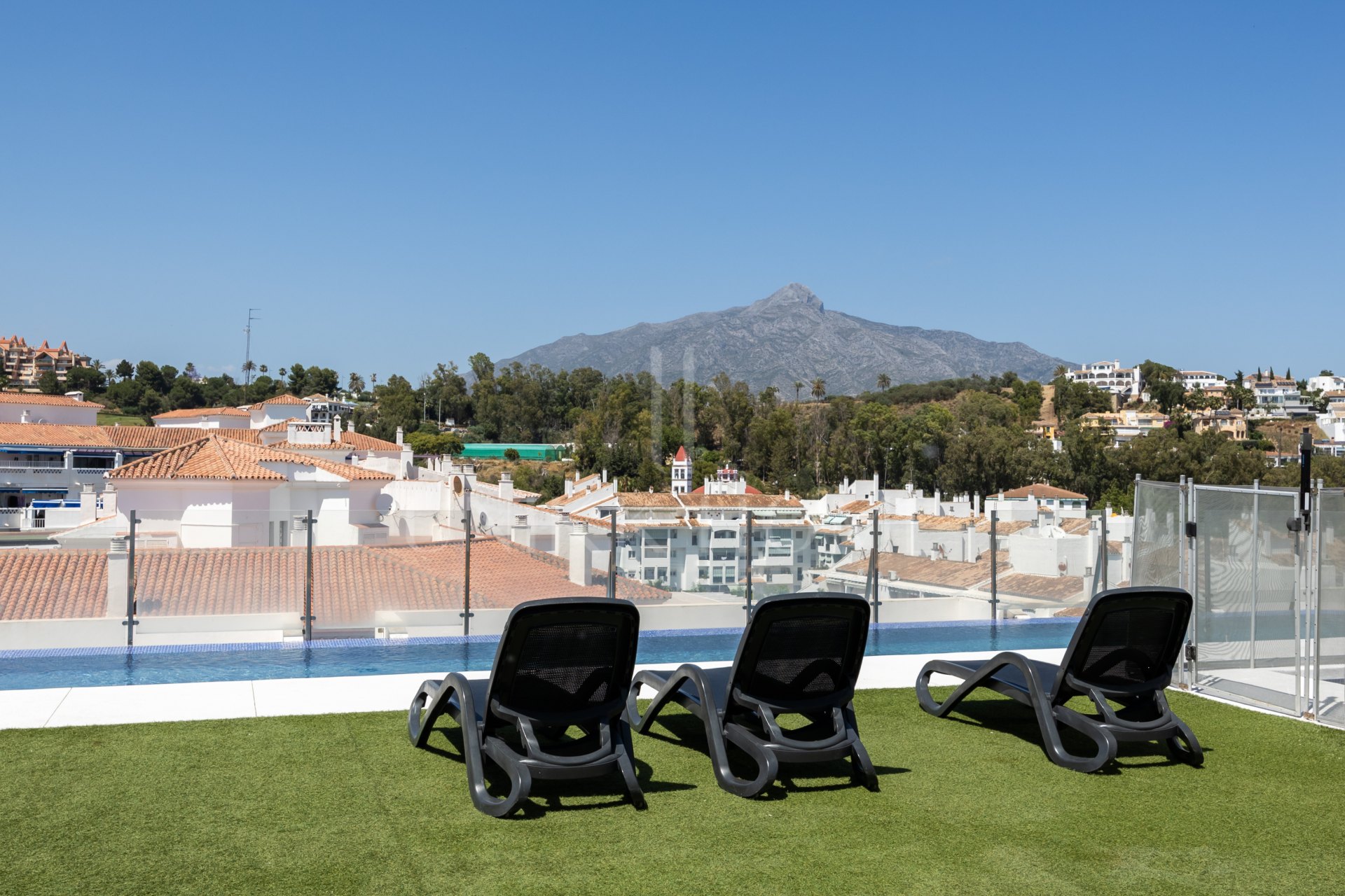 Apartamento de 3 Dormitorios Orientado al Oeste en la Tercera Planta de Albatros VII
