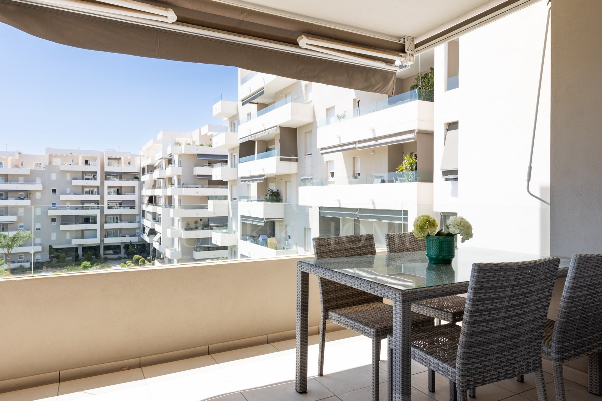 Apartamento de 3 Dormitorios Orientado al Oeste en la Tercera Planta de Albatros VII