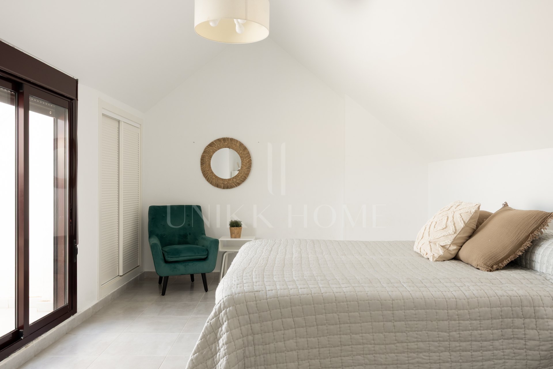 Descubre este impresionante ático dúplex en el corazón de Nueva Andalucía