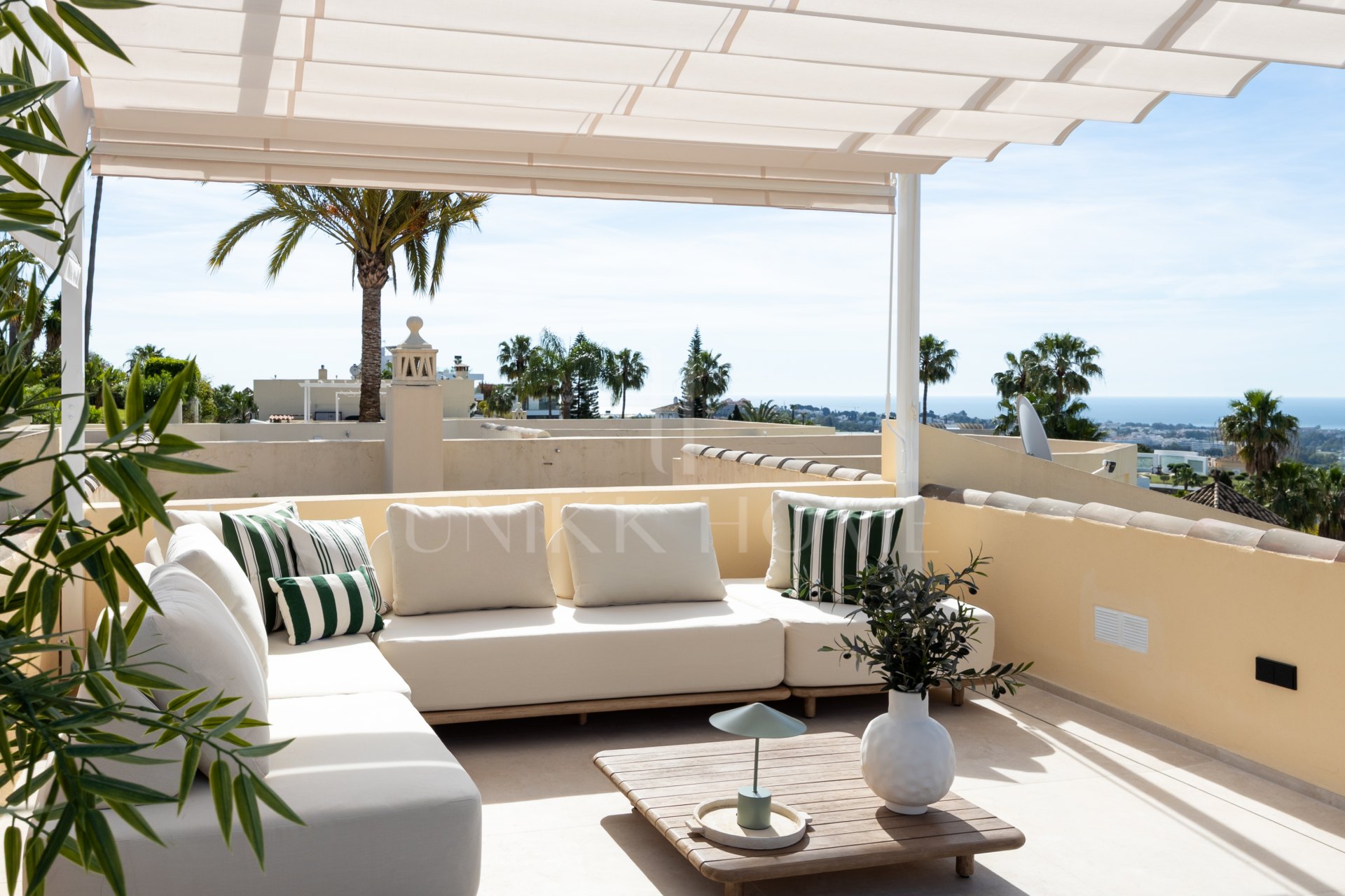 Luxury Townhouse in El Herrojo, Benahavís with 4 bedrooms