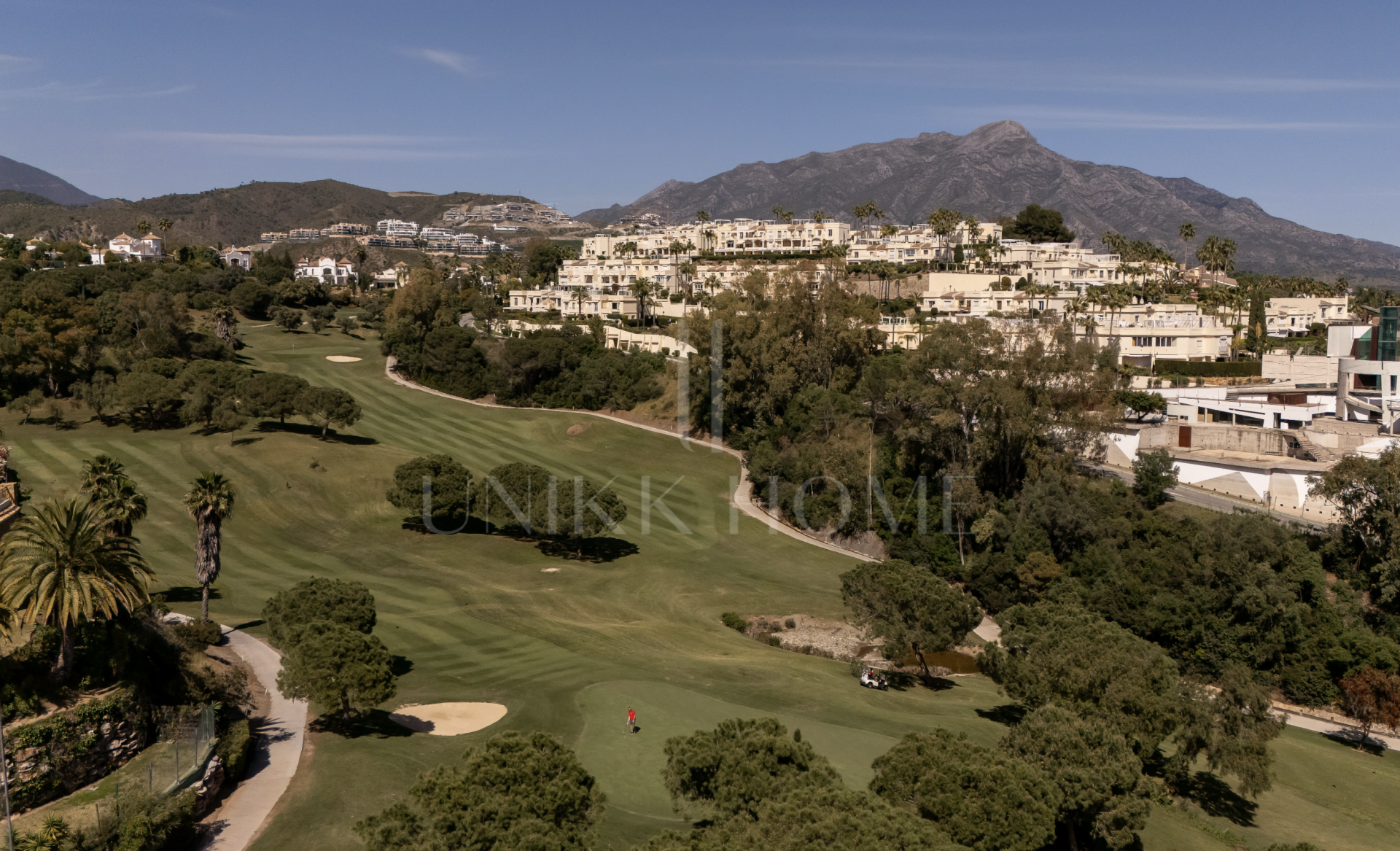 Luxury Townhouse in El Herrojo, Benahavís with 4 bedrooms