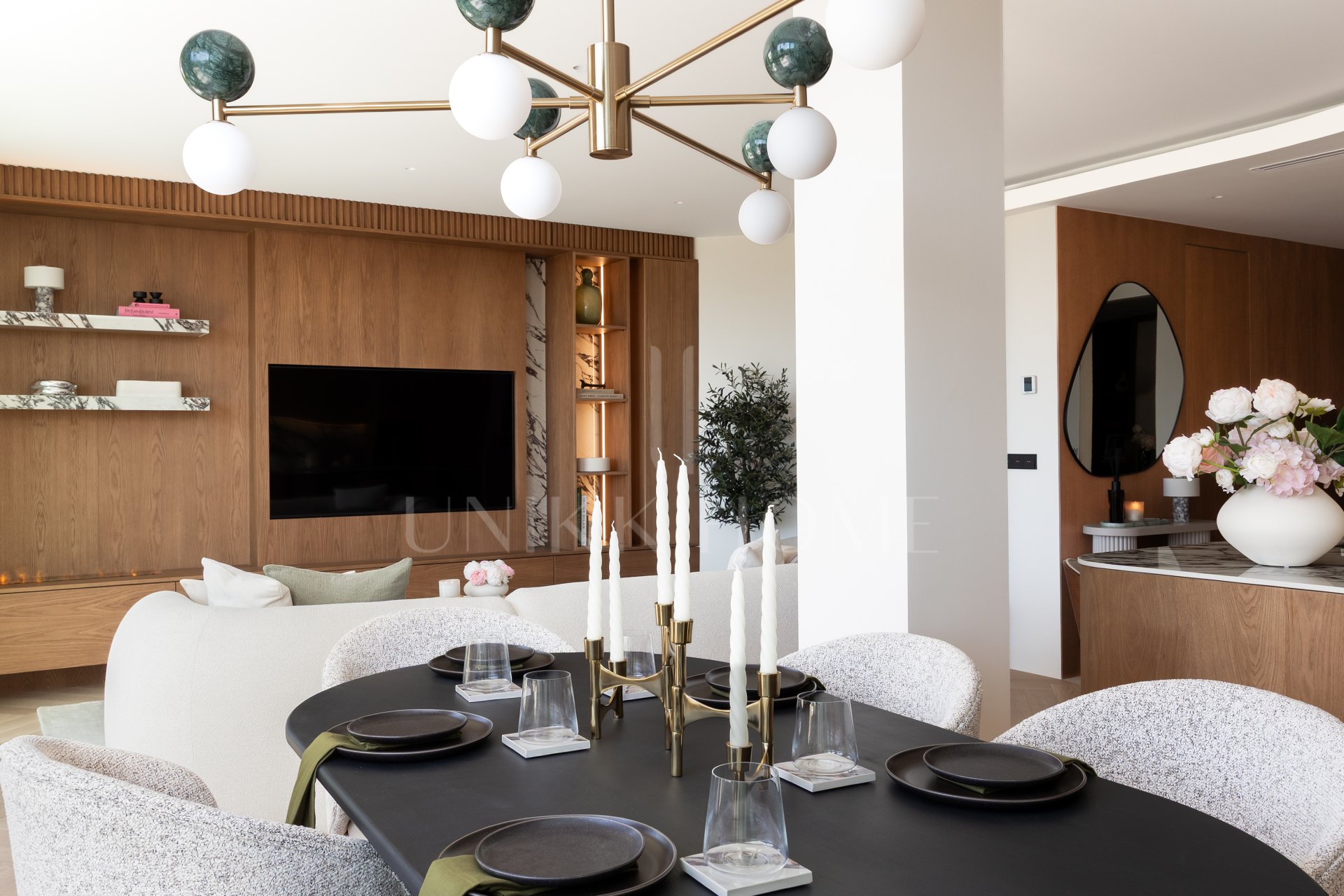 Luxury Townhouse in El Herrojo, Benahavís with 4 bedrooms