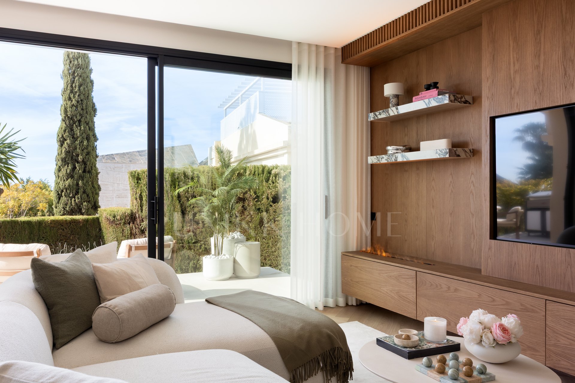 Luxury Townhouse in El Herrojo, Benahavís with 4 bedrooms