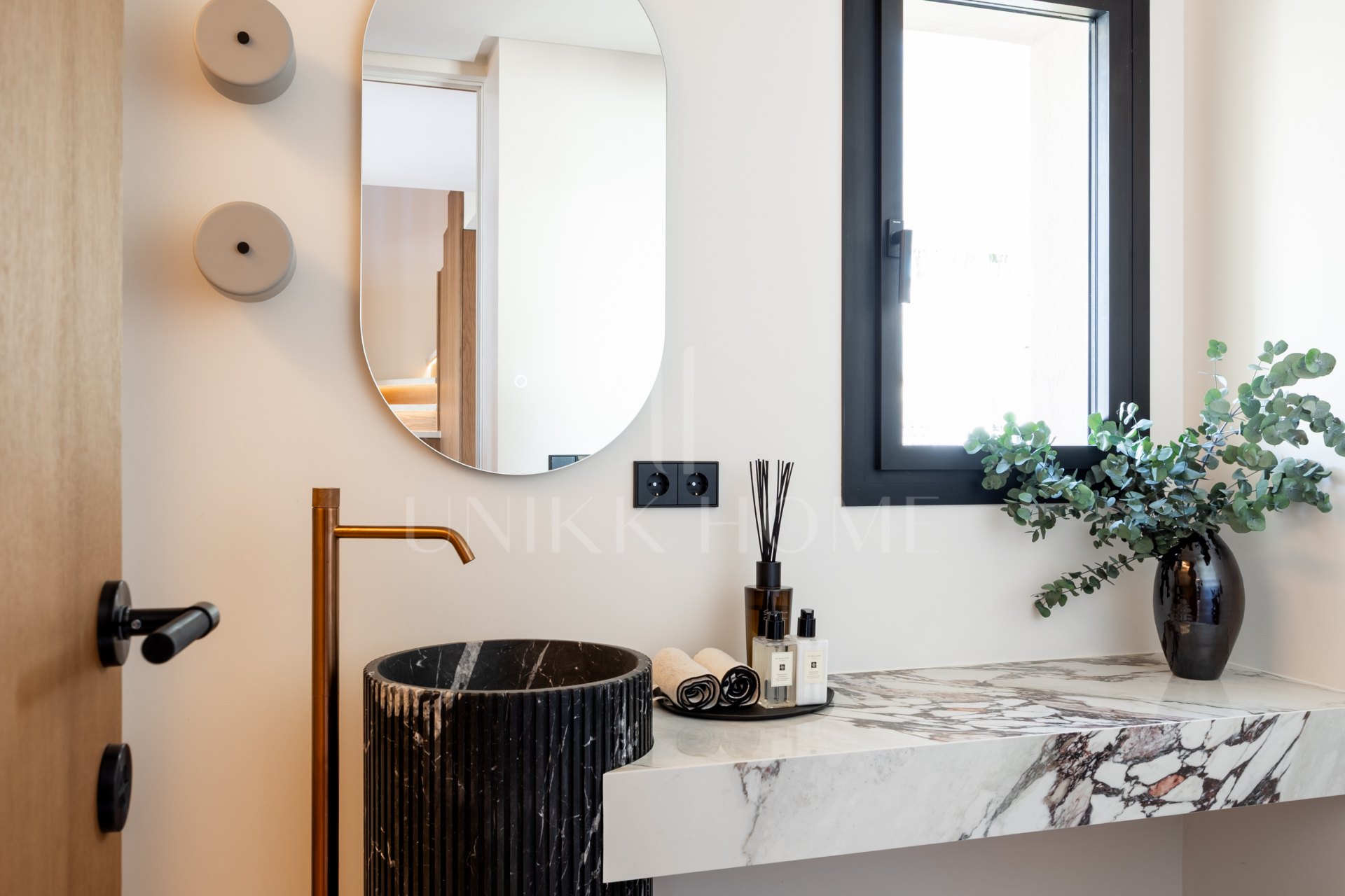 Luxury Townhouse in El Herrojo, Benahavís with 4 bedrooms