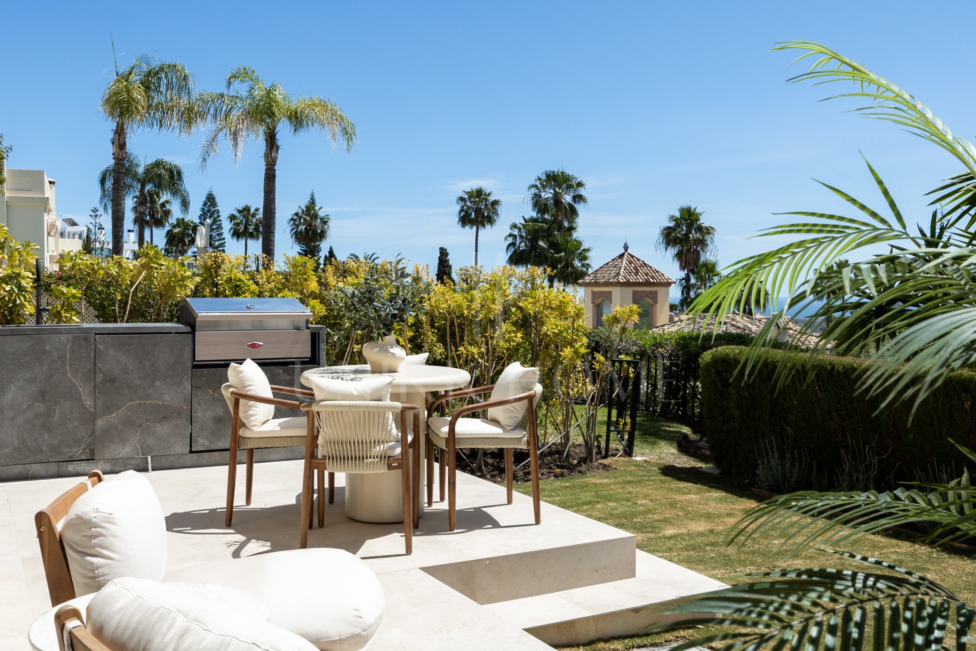 Luxury Townhouse in El Herrojo, Benahavís with 4 bedrooms