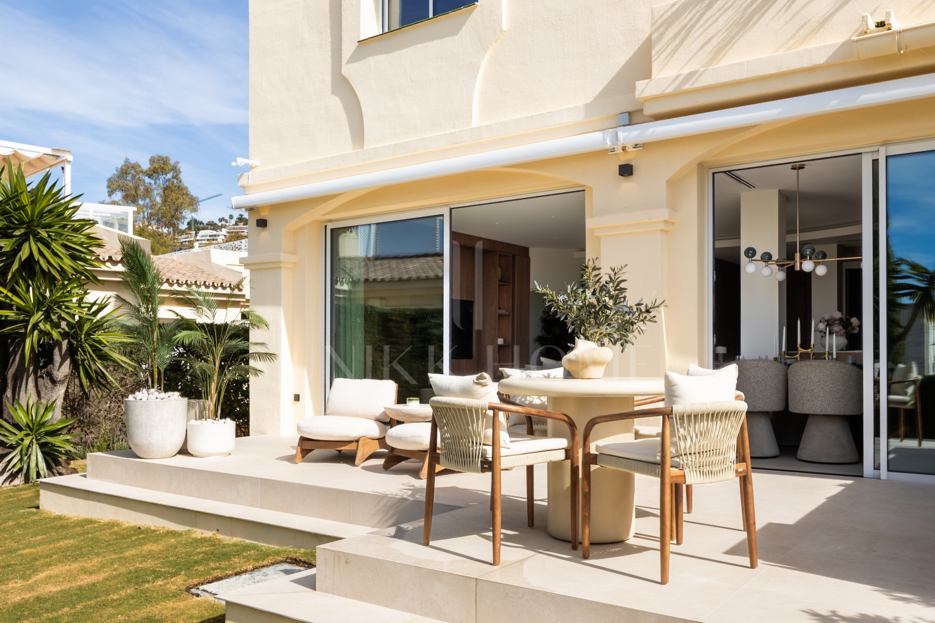 Luxury Townhouse in El Herrojo, Benahavís with 4 bedrooms