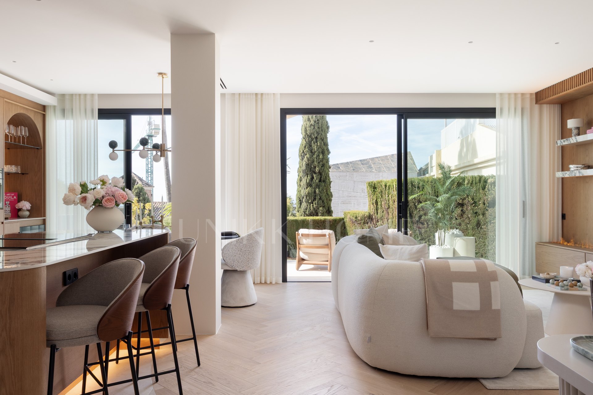 Luxury Townhouse in El Herrojo, Benahavís with 4 bedrooms