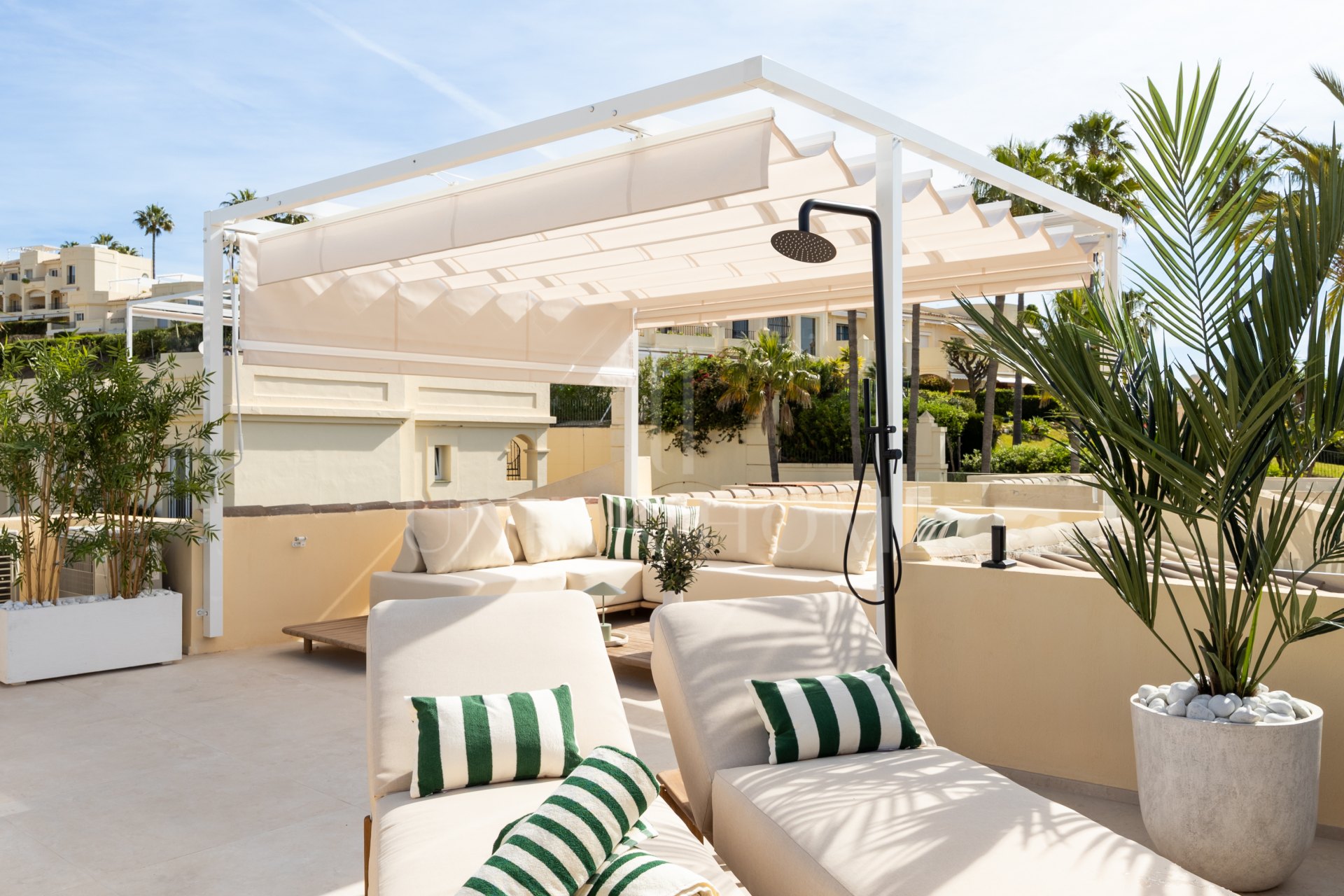 Luxury Townhouse in El Herrojo, Benahavís with 4 bedrooms