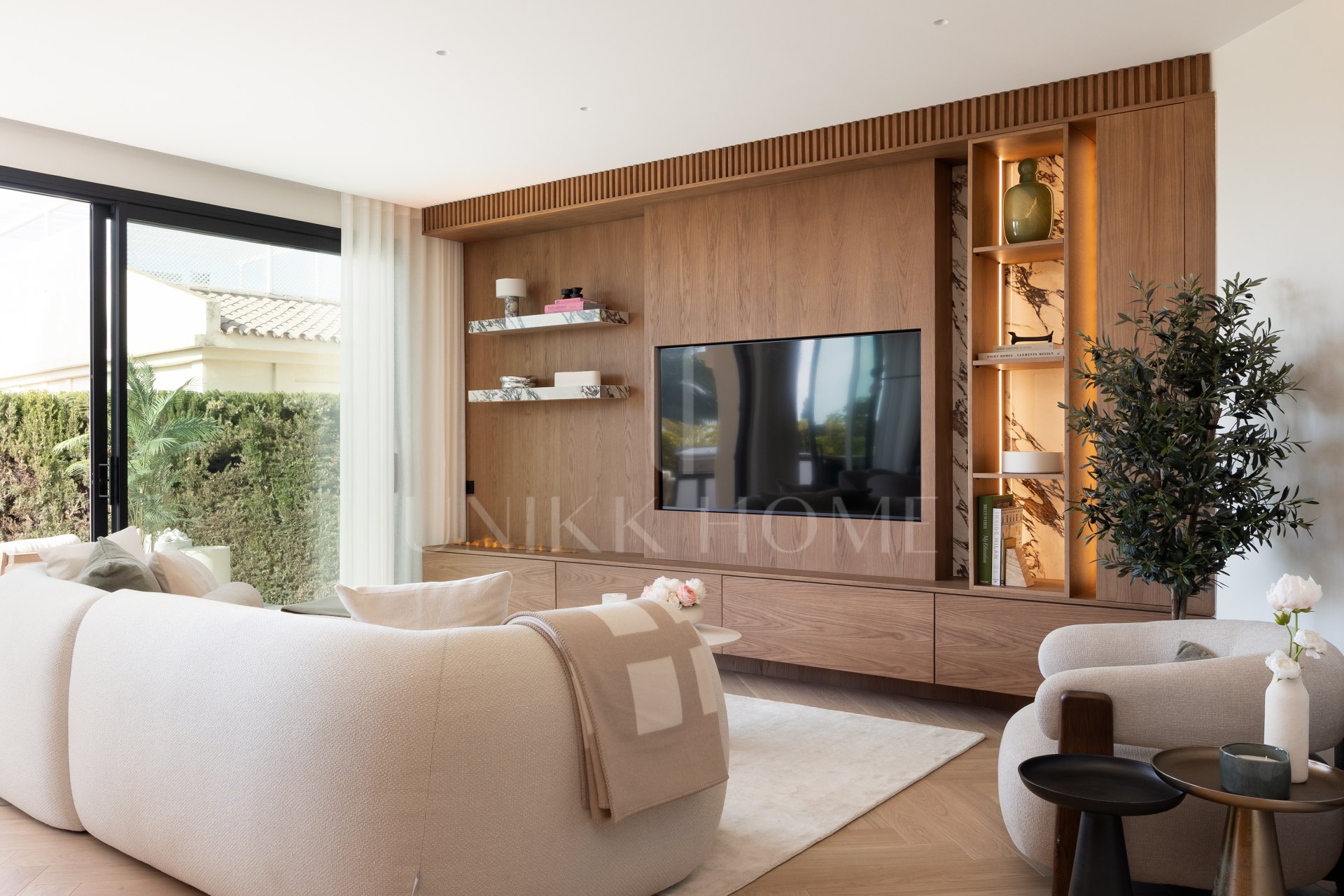 Luxury Townhouse in El Herrojo, Benahavís with 4 bedrooms