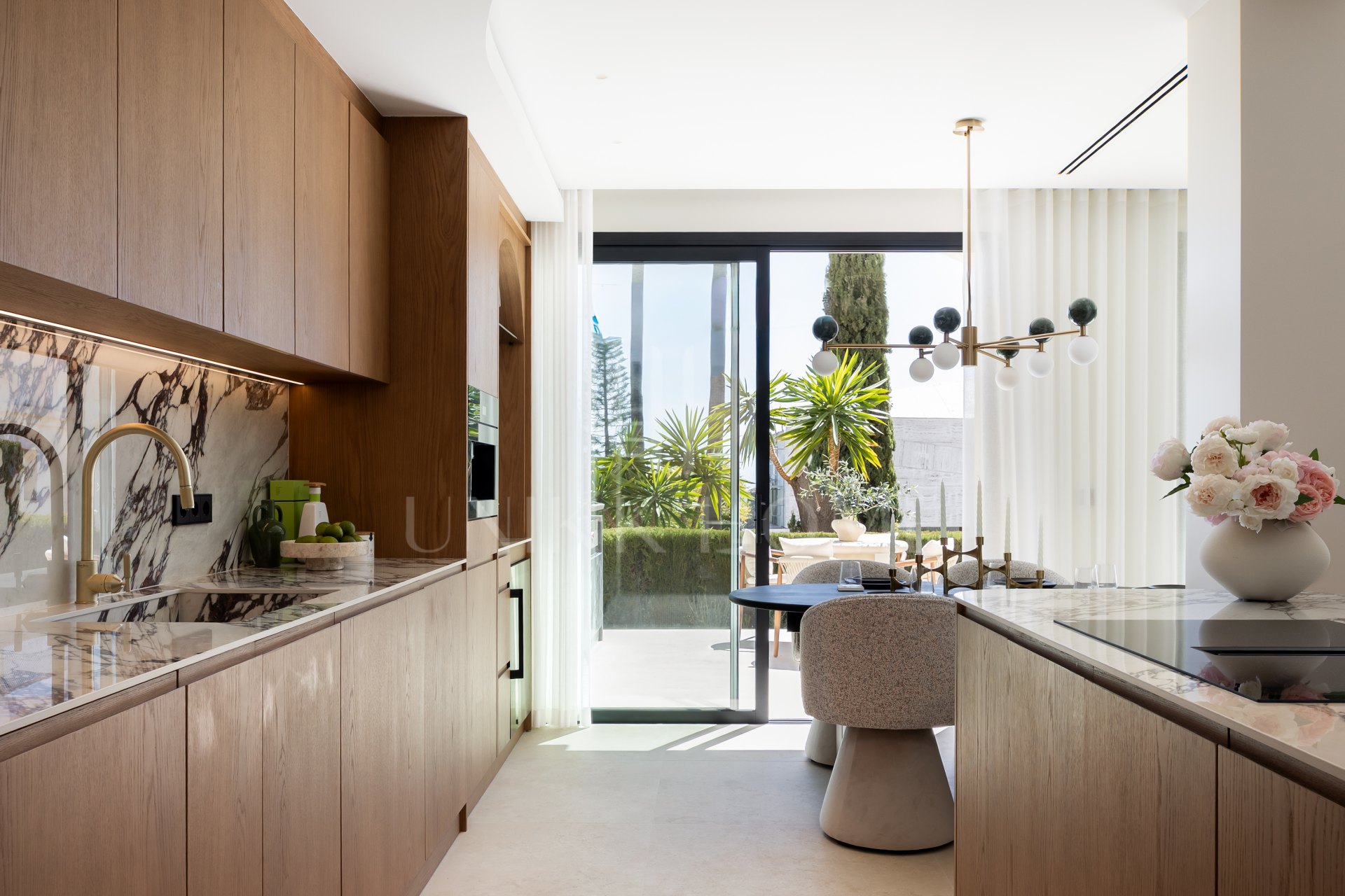 Luxury Townhouse in El Herrojo, Benahavís with 4 bedrooms