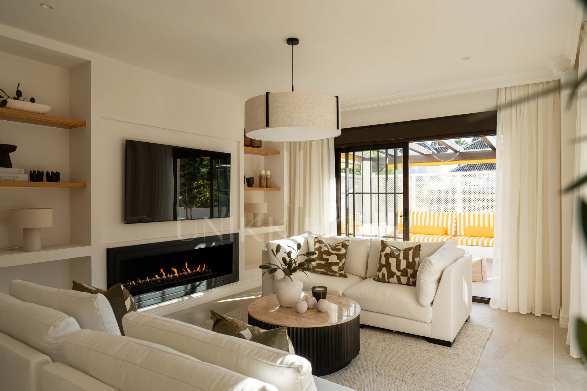 A fully renovated 3-bedroom apartment in iconic Aldea Blanca, rebuilt to Scandinavian standards with premium finishes and two south-west terraces, steps from Puerto Banús.