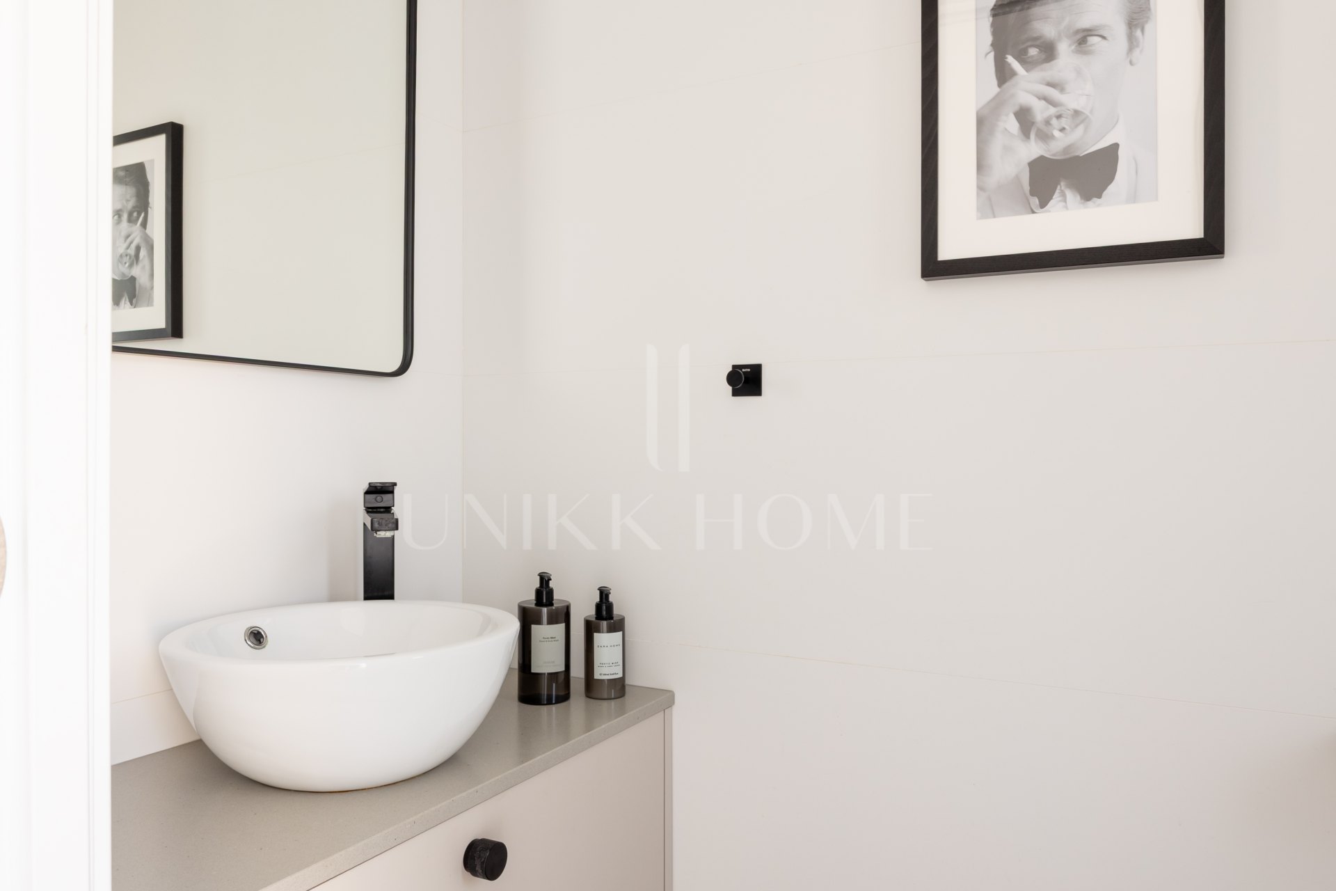Encantador y privado apartamento dúplex situado en el corazón del prestigioso Valle del Golf de Nueva Andalucía
