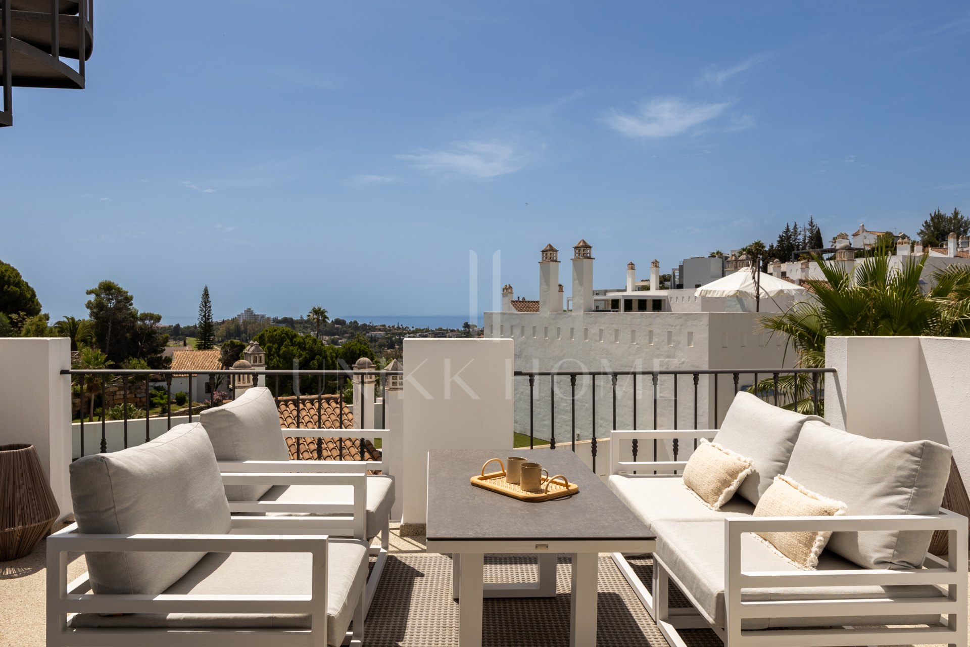 Stunning 2-bedroom penthouse in Paraiso Pueblo, Benahavís, offering panoramic sea views, a 100m² rooftop solarium, luxury resort-style amenities