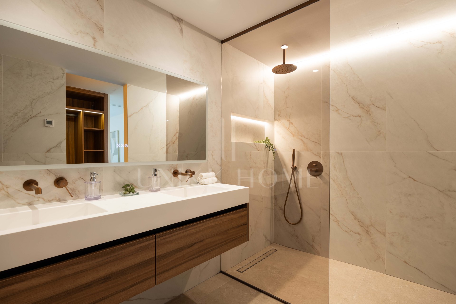 Luxury Ground Floor Apartment in Les Belvederes, Nueva Andalucía
