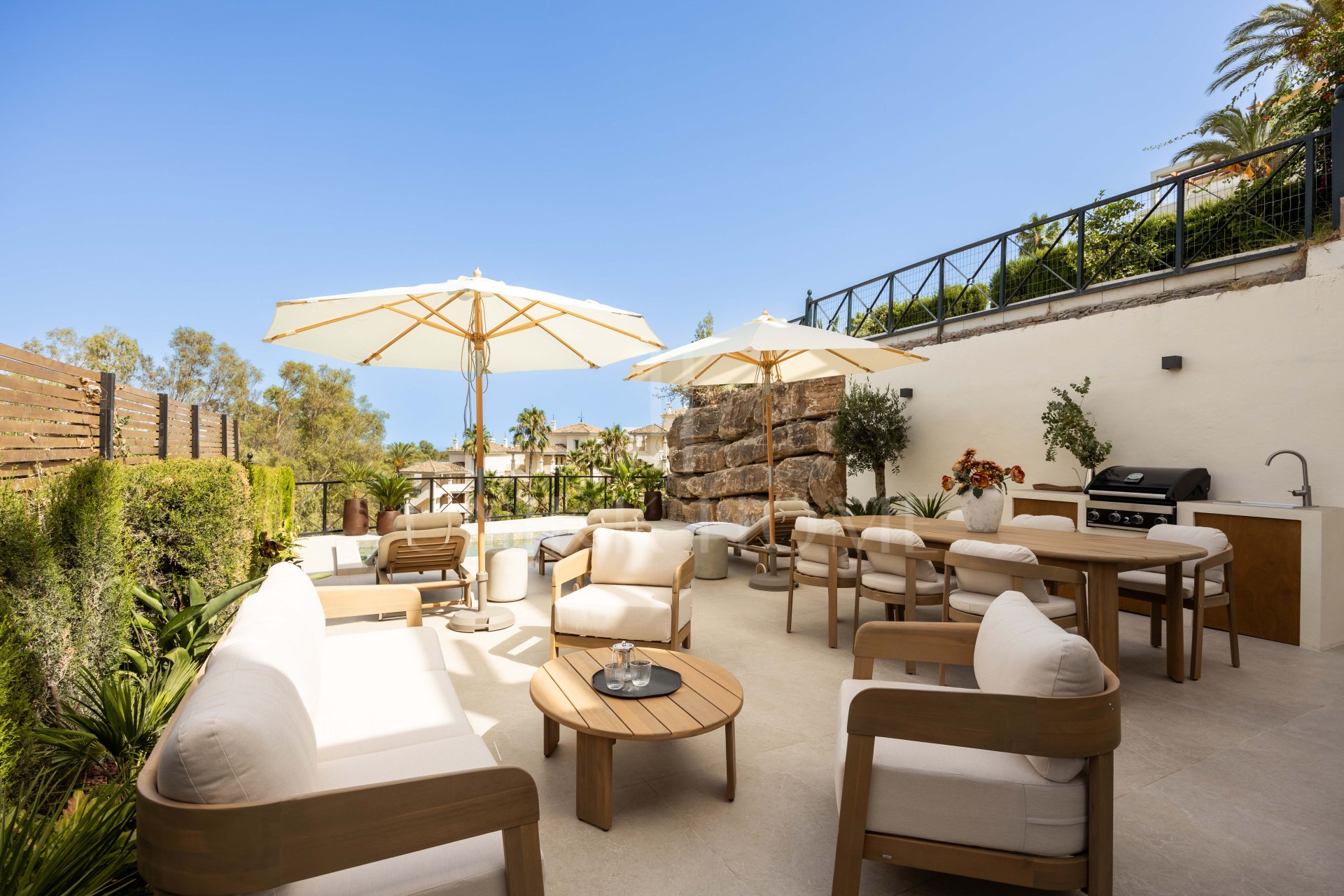 Luxury Ground Floor Apartment in Les Belvederes, Nueva Andalucía