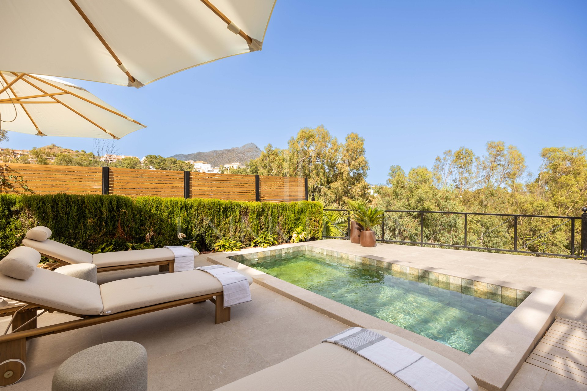 Luxury Ground Floor Apartment in Les Belvederes, Nueva Andalucía