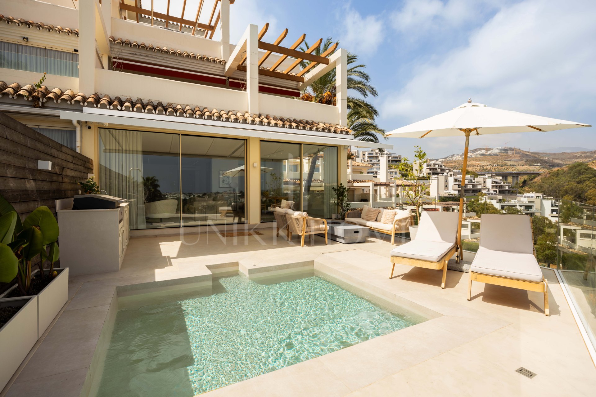 Panoramic sea, lake and La Concha views meet modern design, a private plunge pool and stylish outdoor living in Les Belvederes, Nueva Andalucia.
