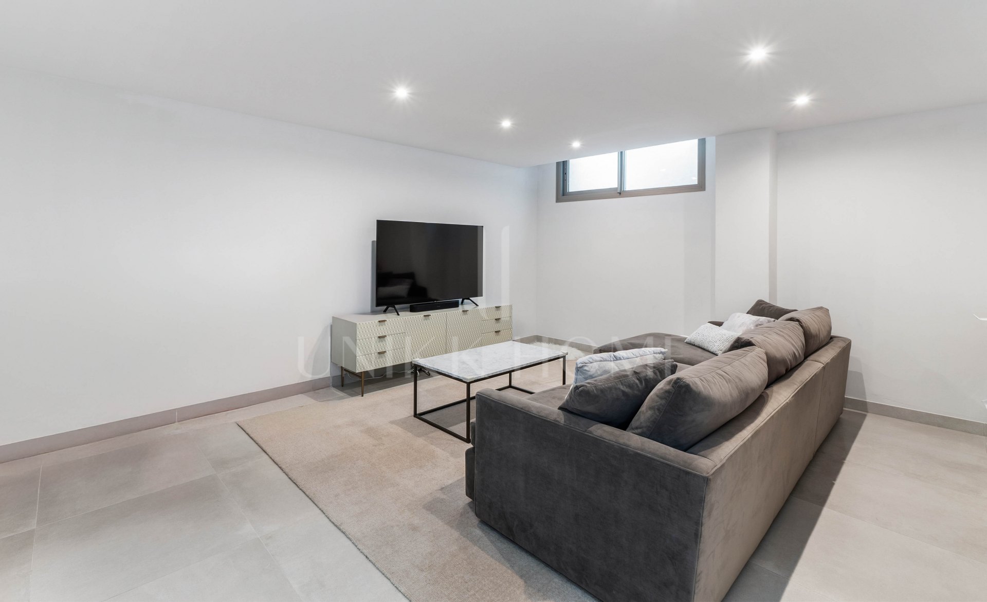 Semi-detached Villa Treetops in Guadalmina, a luxurious contemporary villa with mountain views