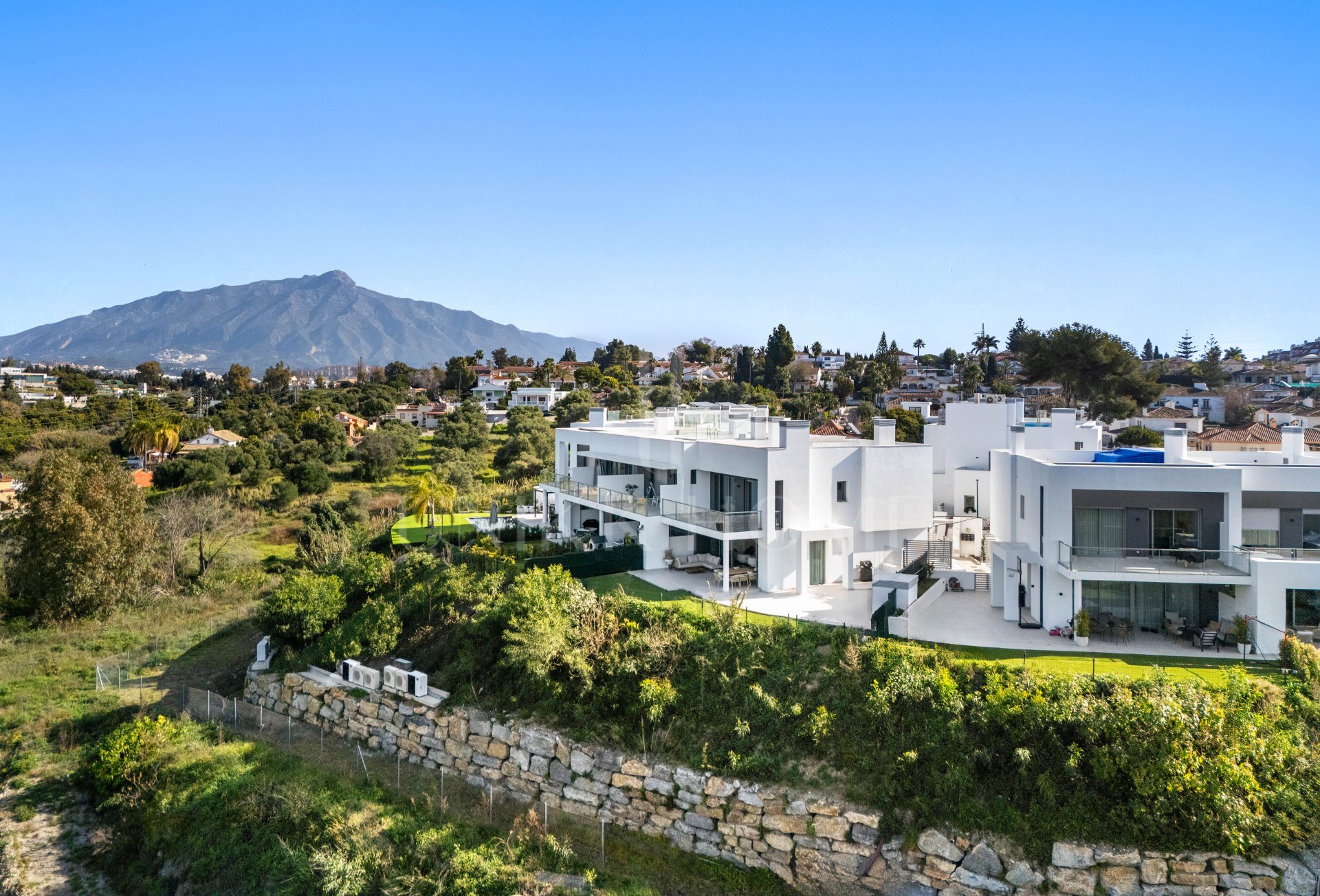 Semi-detached Villa Treetops in Guadalmina, a luxurious contemporary villa with mountain views