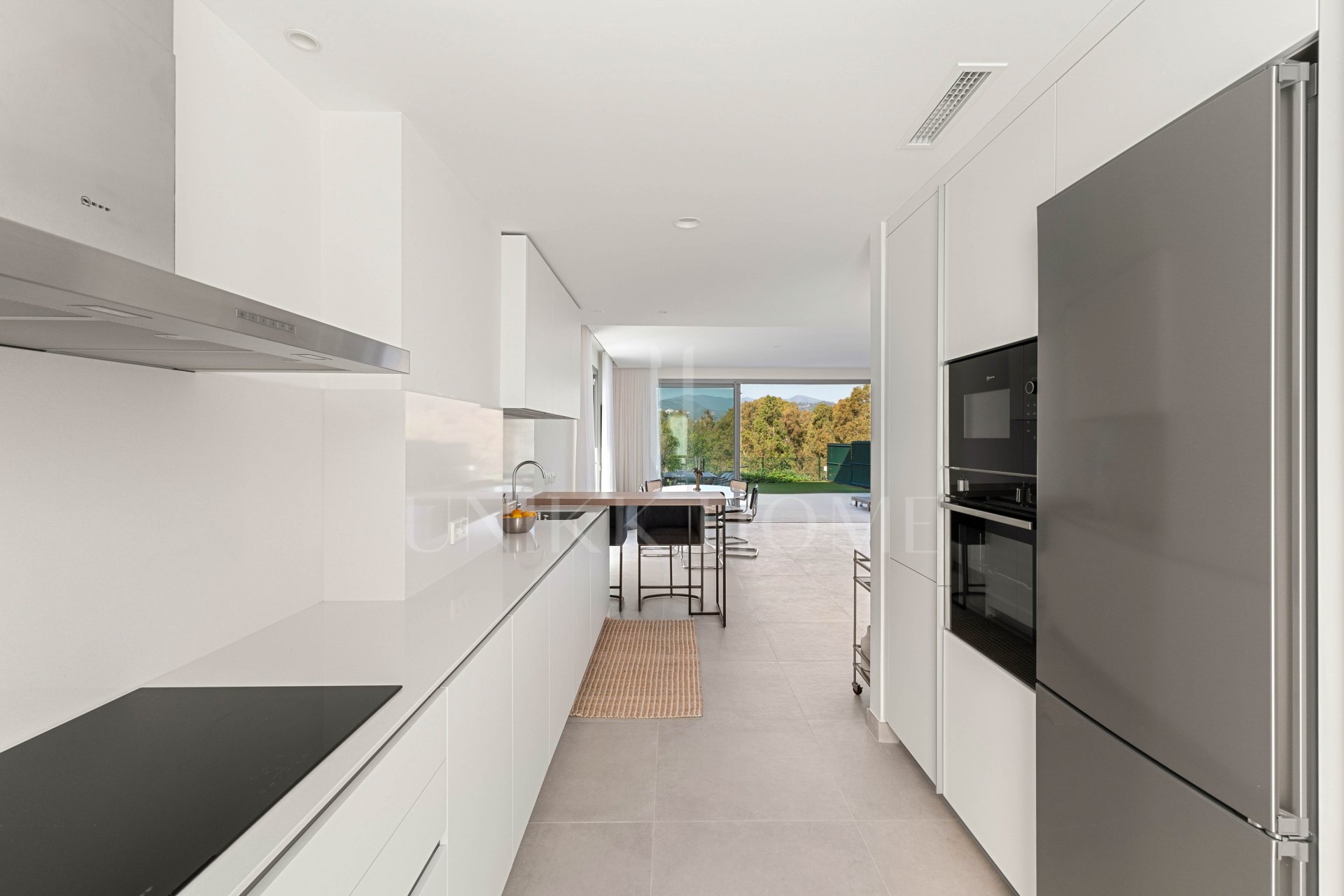 Semi-detached Villa Treetops in Guadalmina, a luxurious contemporary villa with mountain views