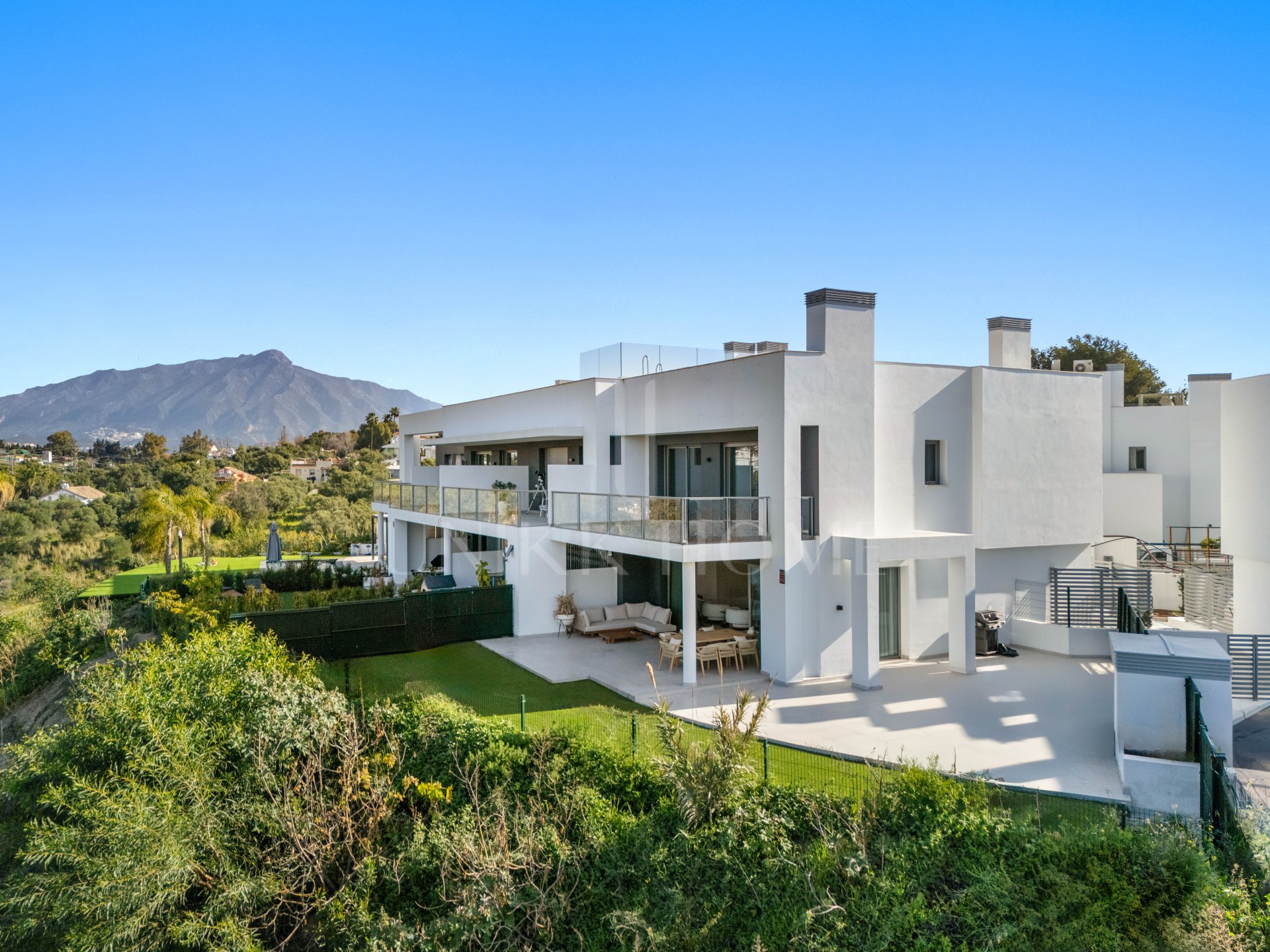 Semi-detached Villa Treetops in Guadalmina, a luxurious contemporary villa with mountain views