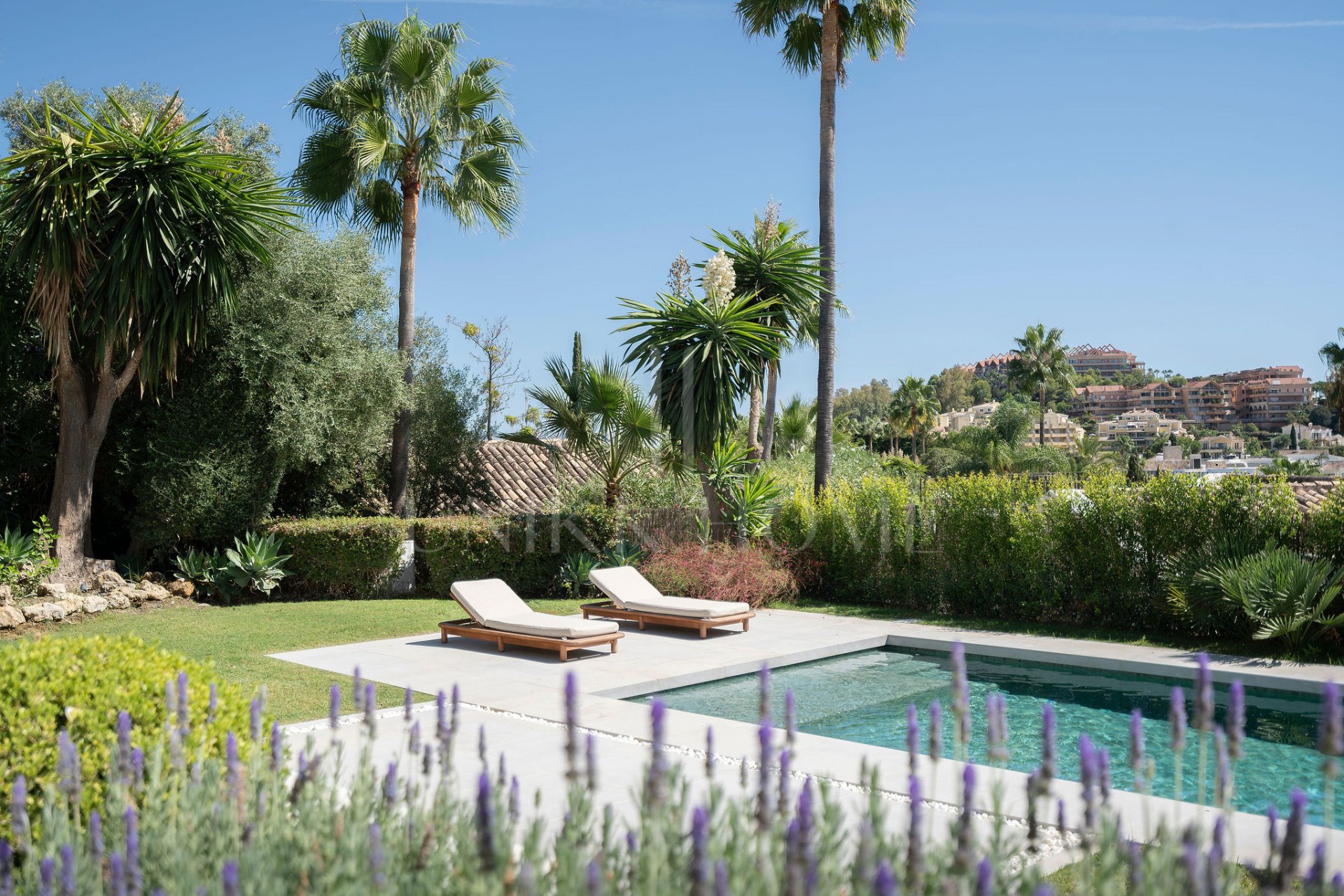 Bienvenido a Villa Rosalia — Un Retiro Refinado en Nueva Andalucía, Marbella