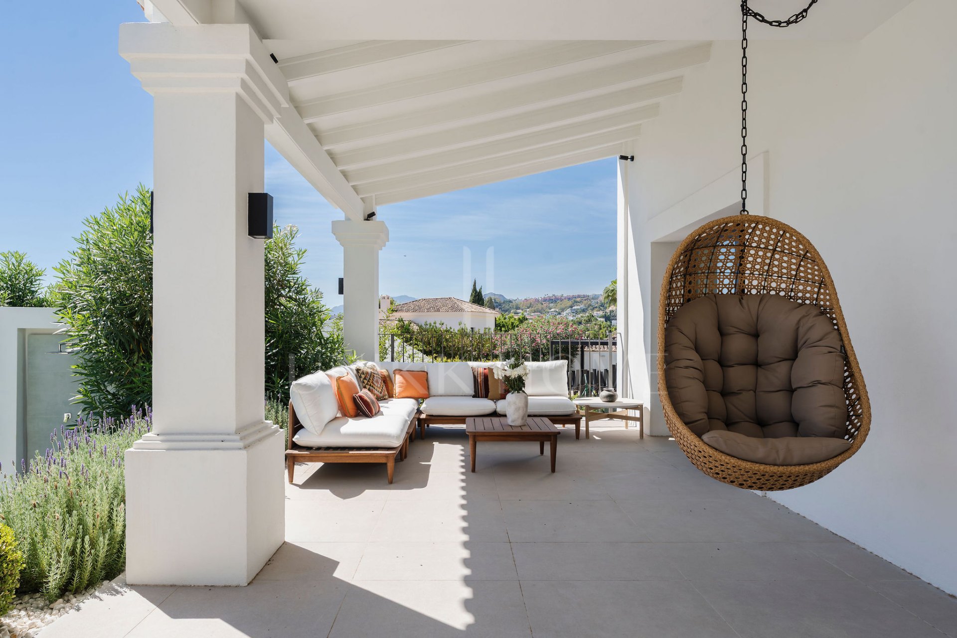 Bienvenido a Villa Rosalia — Un Retiro Refinado en Nueva Andalucía, Marbella