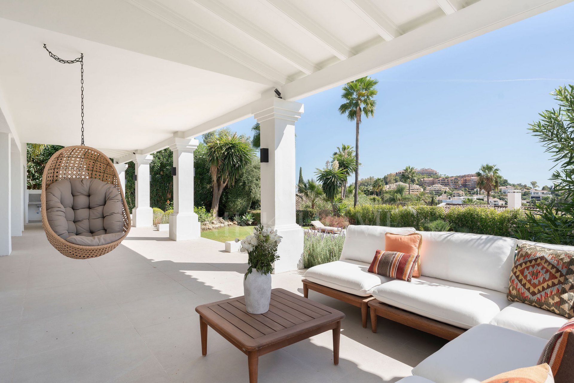 Bienvenido a Villa Rosalia — Un Retiro Refinado en Nueva Andalucía, Marbella