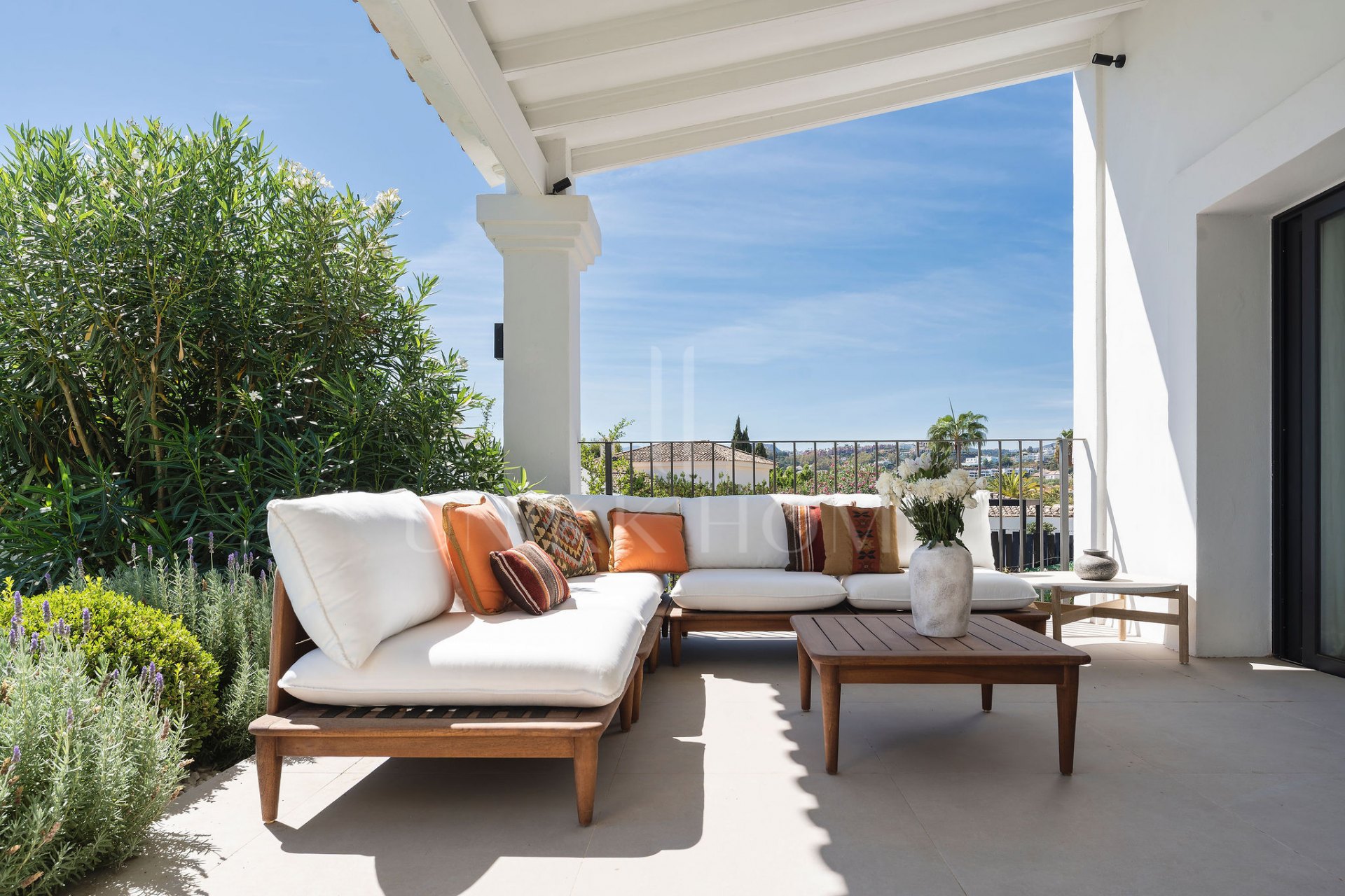 Bienvenido a Villa Rosalia — Un Retiro Refinado en Nueva Andalucía, Marbella